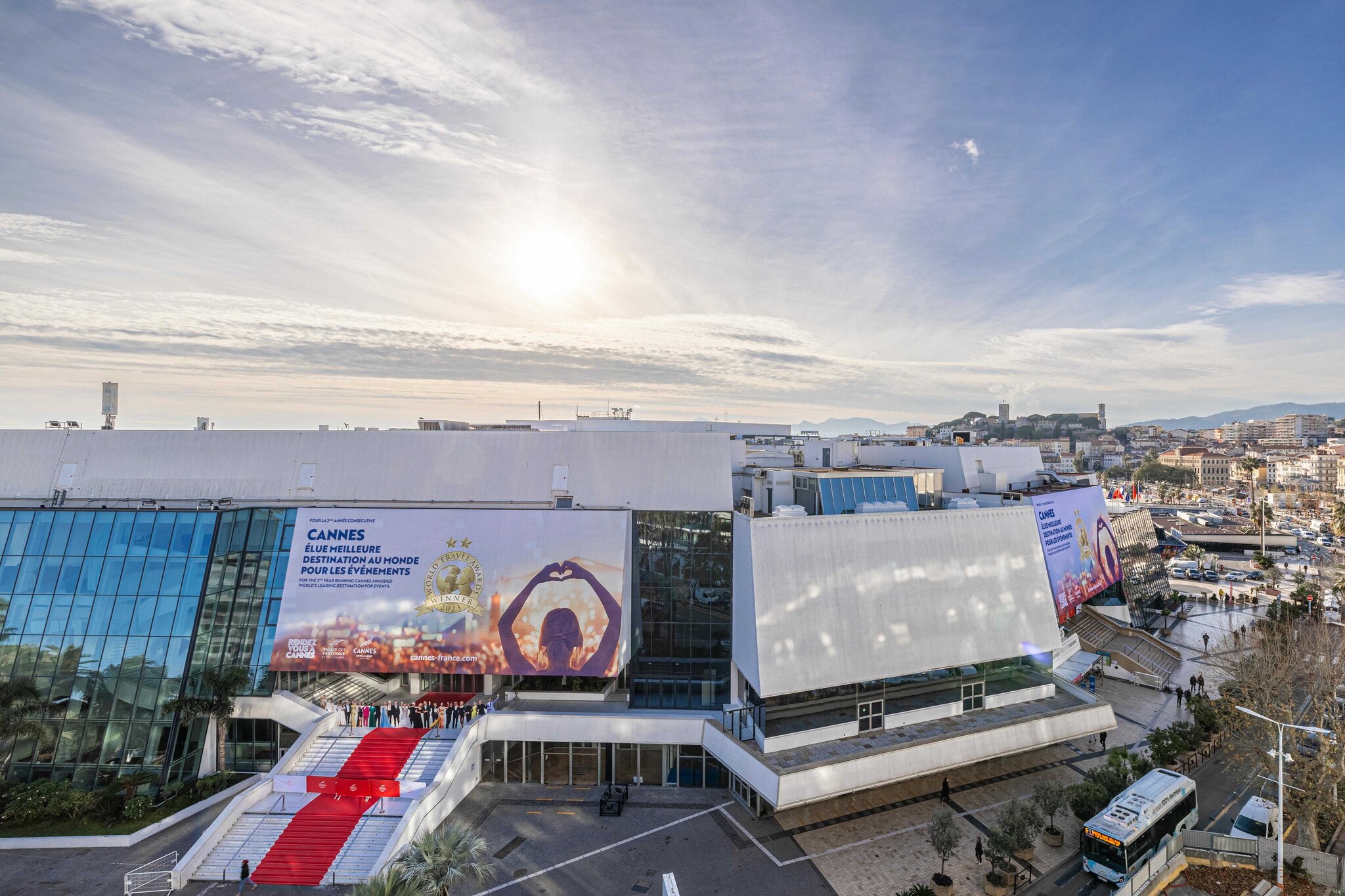 

- By plane: Nice airport is 30 minutes from Cannes
- Private chauffeur from Nice airport: booking on request
- By car: Public car park a few minutes' walk away
- By train: the station is a 5-minute walk away
During your stay in Cannes, you'll have the chance to explore some wonderful nearby destinations, each offering a unique and memorable experience.	
 Antibes and its cape:Just a few kilometres from Cannes, the charming town of Antibes welcomes you. Explore its rich historical heritage, including the Picasso Museum housed in a superb chÃ¢teau. Stroll through the cobbled streets of old Antibes, where the Provencal market will awaken your senses with its scents and flavours. But be sure to venture out to Cap d'Antibes, where coastal paths offer breathtaking views of the Mediterranean. 
The Trayas and its red rocks: To the west of Cannes lies the natural paradise of the Trayas, a striking contrast to urban life. Explore mountain and forest landscapes that blend harmoniously with the Mediterranean coastline. Hiking enthusiasts will be delighted by the paths leading to the iconic red rocks, offering breathtaking panoramic views of the sea.Grasse and its perfume: Not far from Cannes is the town of Grasse, world-famous as the capital of perfume. You'll have the chance to visit renowned perfume factories such as Fragonard, Galimard and Molinard, where you'll discover the art of perfumery and even have the opportunity to create your own fragrance. Stroll through the medieval streets of Grasse, steeped in history and intoxicating scents.