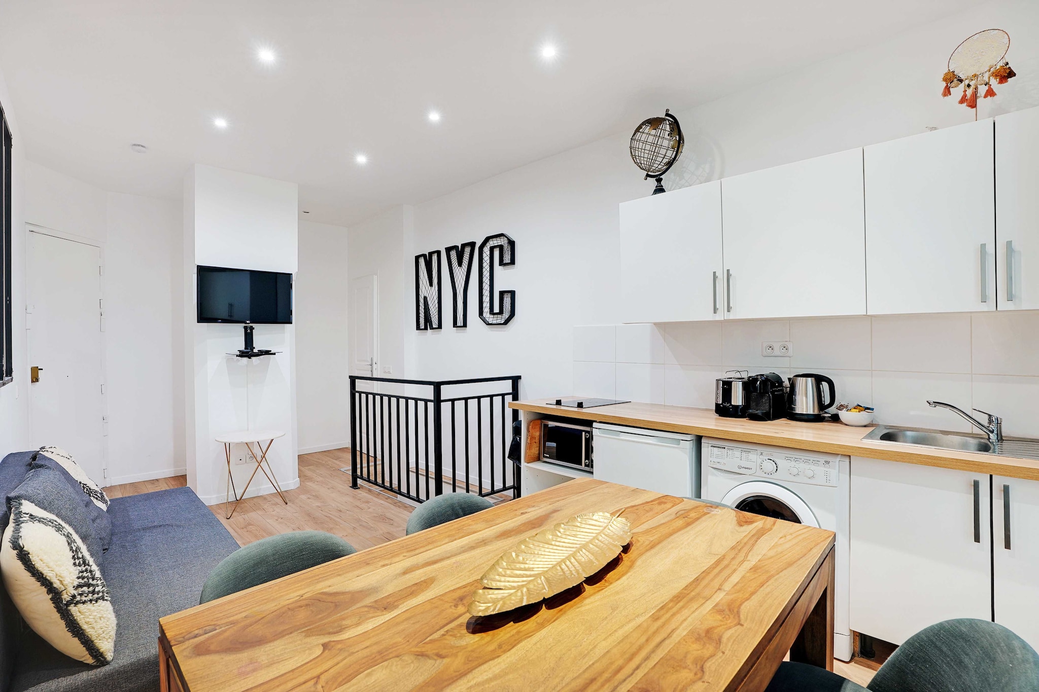 This amazing apartment is located in the heart of the 16th district of Paris. Newly furnished, this apartment will be a very comfortable place for ...

The location of the apartment will allow you to move quickly and easily across the capital via many possibilities for public transportation:

- Metro: Exelmans (line 9),  5 minutes by walk
- Metro: Chardon-Lagache  (line 10), 6 minutes by walk
- Metro: Michel-Ange-Auteuil (lines 9-10),  7 minutes by walk
- BUS day & night
- Stations Vélib 
- Station Autolib
- Several Taxi companies available: Taxis G7 (most used): call 36 07