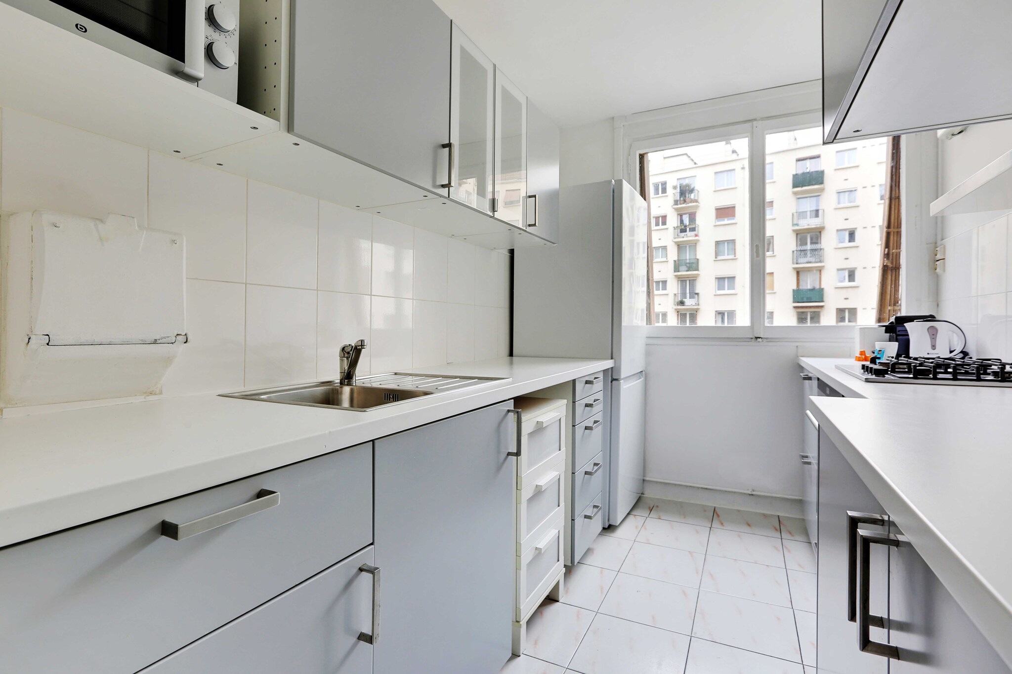 Checkmyguest offers you a charming 60 m² two-bedroom apartment nestled in the leafy Saint-Lambert district of Paris' 15th arrondissement. Ideally equipped for unforgettable stays, this apartment is close to the famous Parc Georges Brassens, a haven of peace on the historic site of the former Vaugirard abattoirs.