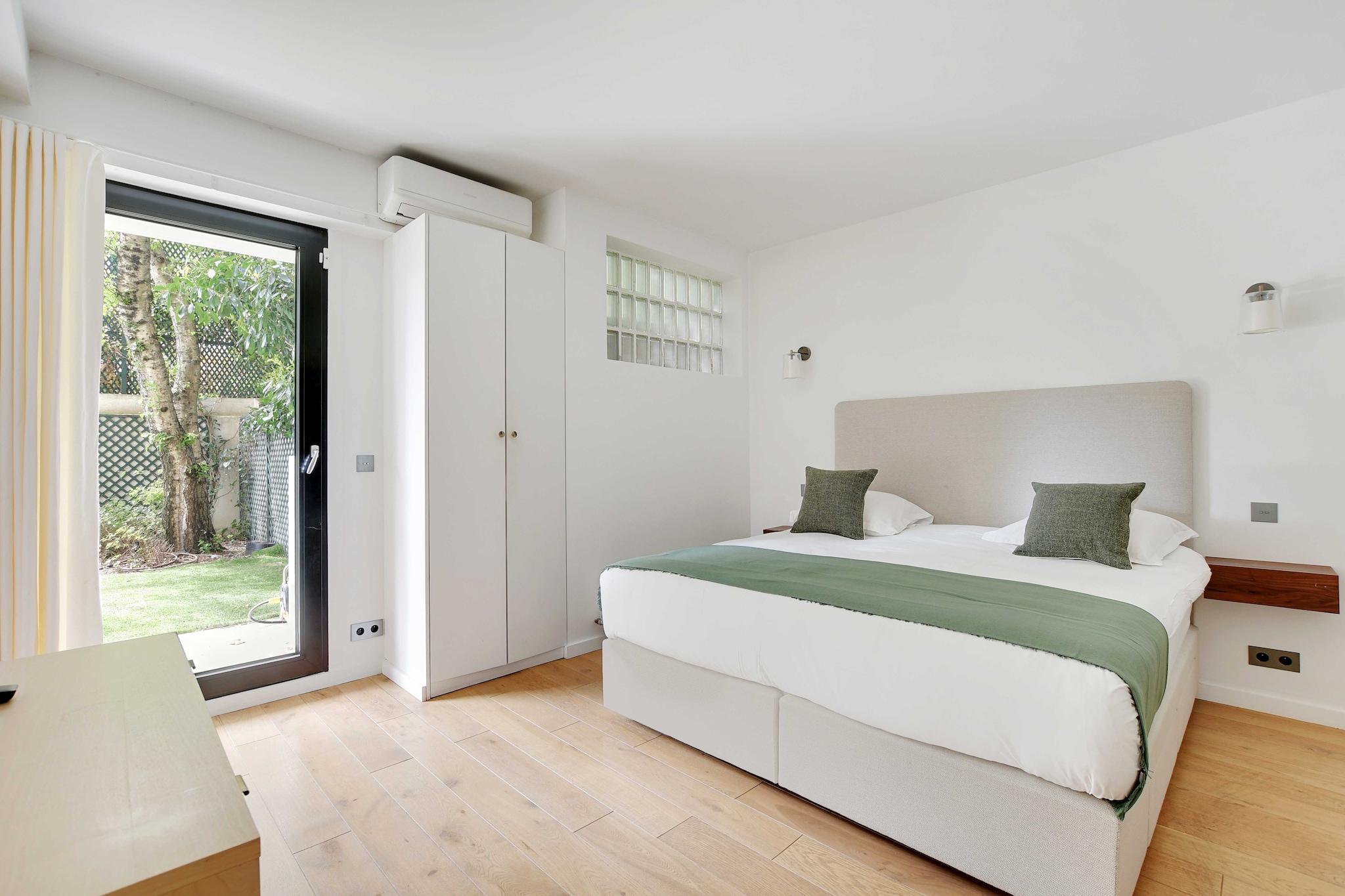 Passy / Eiffel Tower - Amazing 2BR with garden 
