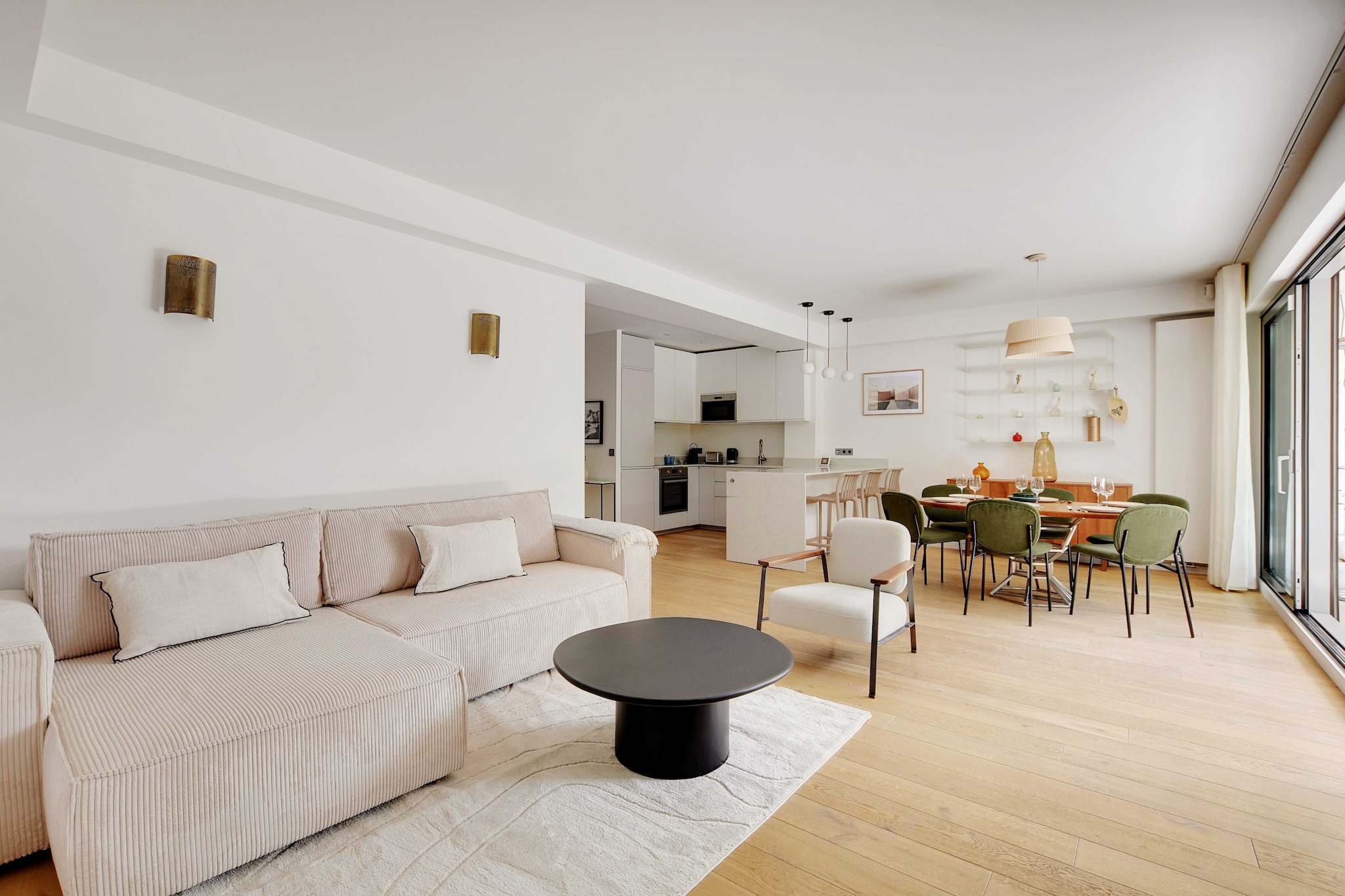 Ground floor: (Kitchen(stove, hob, electric kettle, toaster, coffee machine, oven, microwave, dishwasher, fridge, freezer, dishes and cutlery, Cooking basics), Living/bed room(double sofa bed, TV), bedroom(Wardrobe, double bed(160 x 200 cm)), Bedroom with bathroom(double bed, tumble dryer, bath tub, washbasin, toilet, washing machine), bathroom(bath tub, hairdryer, shampoo, hot water), bathroom(shower, washbasin), toilet)\n\nBed Linen, Play area, TV, washing machine, heating, garden(70 m2), garden furniture, iron, crib(free), Towels/Sheets (Incl.), body soap, Essentials, Dedicated workspace, Carbon monoxide detector, Cleaning Disinfection, Downtown, Enhanced cleaning practices, Extra pillows and blankets, High touch surfaces disinfected, Long term stays allowed, Path to entrance lit at night, Room-darkening shades, Town, Wide hallway clearance