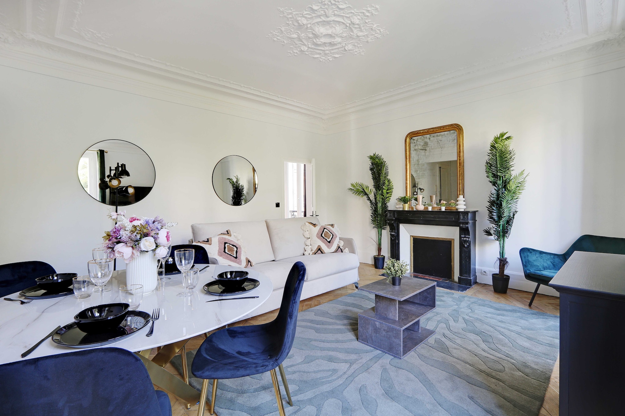 Checkmyguest offers this modern 60m² apartment, ideally located in the lively and sought-after Batignolles district, close to the peaceful Parc Clichy - Batignolles Martin Luther-King. Designed with a perfect blend of contemporary style and functionality, this space is a true haven of peace in the heart of Paris.