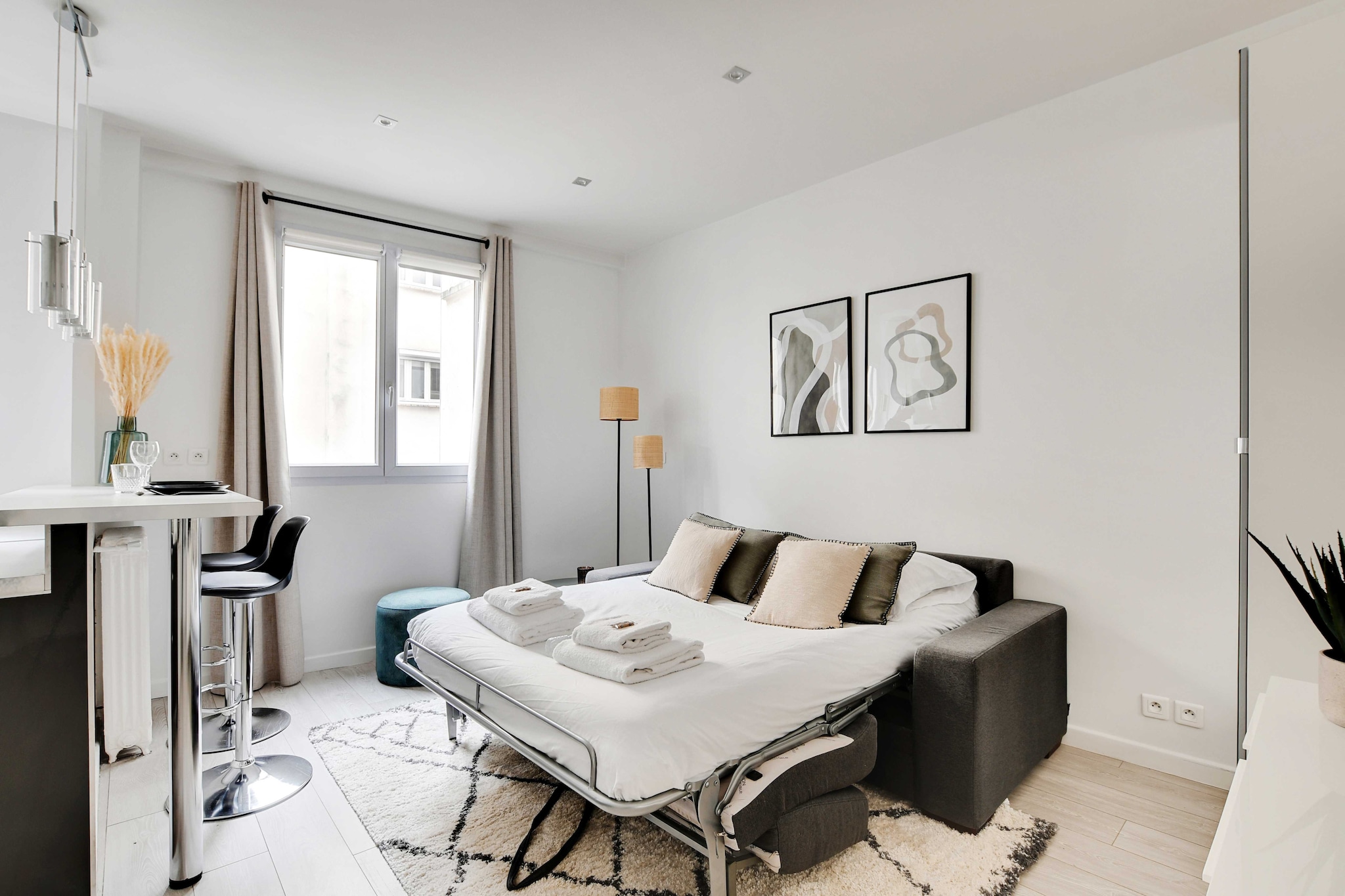 On the 4th floor: (Kitchen(Bed Linen, stove, electric kettle, toaster, coffee machine, oven, microwave, fridge, dishes and cutlery), Living/bed room(double bed, TV), bathroom(Hot Water, shower, washbasin, toilet, hairdryer, Towels/Sheets (Incl.), shampoo))\n\nElevator, Internet Access DSL, Wardrobe, First Aid, Play area, washing machine, heating, iron, Essentials, Dedicated workspace, Cooking basics, Downtown, Long term stays allowed, Town