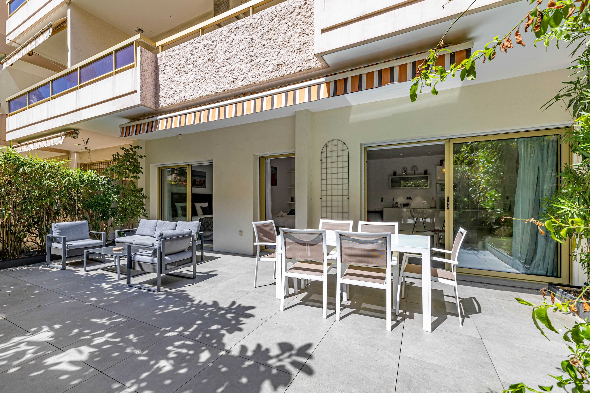 Beautiful flat ideally located in the Golden Square, in the centre of Cannes. 


There is no need to have a car as the flat is in the centre of everything. There is a direct bus from Nice airport (210) which leaves every 30' and leaves you next to the Palais des Festivals. It is possible however to have access to a covered car park for an additional cost if required.