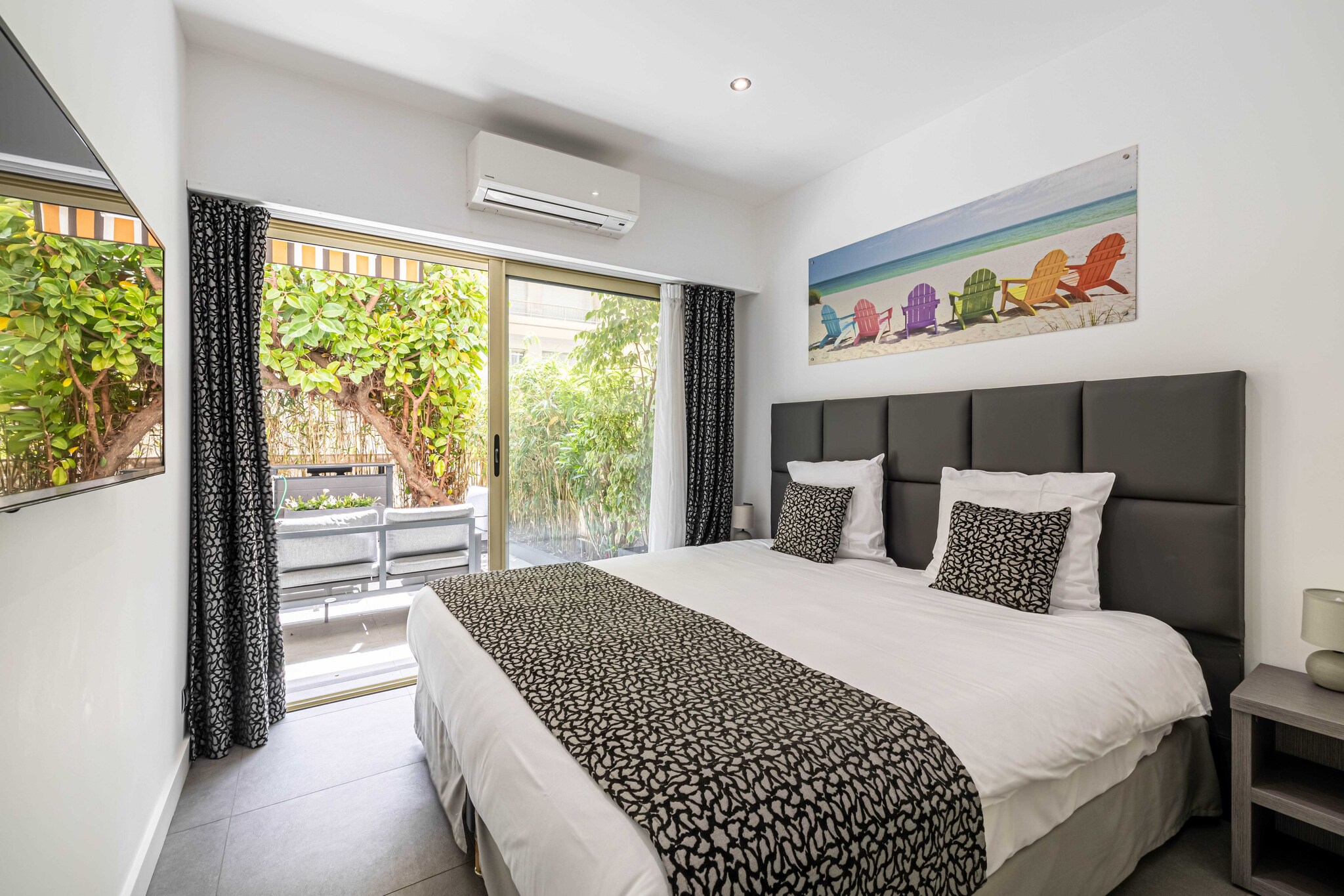 Ground floor: (Living room(single sofa bed(160 x 200 cm)), Kitchen(stove, electric kettle, toaster, cooker, coffee machine, oven, microwave, dishwasher, fridge, dishes and cutlery), bedroom(double bed or 2 single beds), bedroom(single trundle bed, single trundle bed), bathroom(shower, toilet))\n\nBed Linen, Hot Water, Internet Access DSL, Safe, Wardrobe, First Aid, Play area, TV, washing machine, balcony or terrace, heating, air conditioning, iron, hairdryer, Towels/Sheets (Incl.), shampoo, Essentials, Cooking basics, Carbon monoxide detector, Cleaning Disinfection, Downtown, Enhanced cleaning practices, High touch surfaces disinfected, Long term stays allowed, Near Ocean, Town