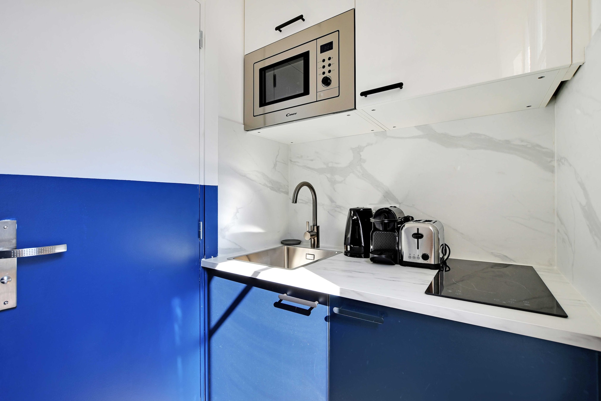 On the 3rd floor: (Kitchen(stove, electric kettle, toaster, coffee machine, microwave, fridge, dishes and cutlery), Living/bed room(double bed, TV, air conditioning), bathroom(shower, washbasin, toilet, Towels/Sheets (Incl.), shampoo))\n\nBed Linen, Hot Water, Internet Access DSL, Wardrobe, First Aid, Play area, heating, iron, hairdryer, Essentials, Dedicated workspace, Cooking basics, Carbon monoxide detector, Cleaning Disinfection, Downtown, Enhanced cleaning practices, High touch surfaces disinfected, Long term stays allowed, Room-darkening shades, Town