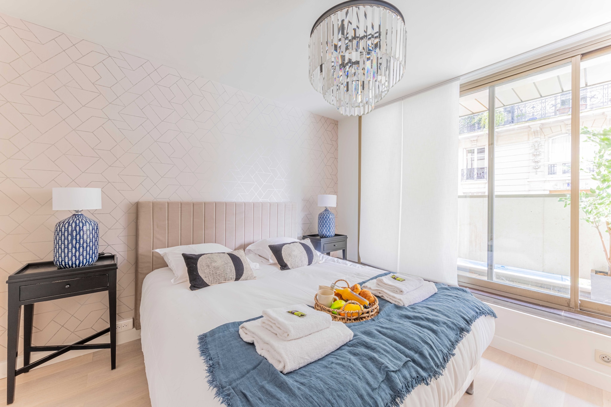 Ground floor: (open kitchen(dining table, hob, toaster, coffee machine, oven, microwave, fridge, electric hot plates, dishes and cutlery, Cooking basics, Wine glasses), Living/bed room(double sofa bed, TV, seating area), bedroom(Bed Linen, Wardrobe, double bed), bathroom(bath tub, shower, washbasin, toilet, hairdryer, shampoo, hot water))\n\nDesk, Internet Access DSL, First Aid, Play area, washing machine, balcony or terrace, heating, iron, Towels/Sheets (Incl.), Essentials, Dedicated workspace, Carbon monoxide detector, Cleaning Disinfection, Downtown, Enhanced cleaning practices, High touch surfaces disinfected, Long term stays allowed, Town