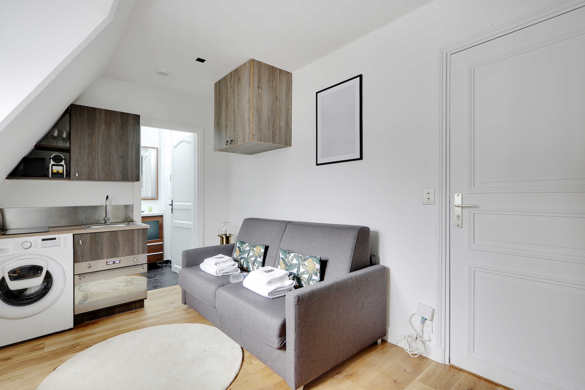 On the 6th floor: (Kitchen(stove, electric kettle, toaster, coffee machine, oven, microwave, fridge, washing machine, dishes and cutlery), Living/bed room(Bed Linen, Desk, single sofa bed, TV), bathroom(shower, toilet, hairdryer, Towels/Sheets (Incl.), shampoo))\n\nHot Water, Internet Access DSL, Wardrobe, First Aid, Play area, heating, iron, crib(free), Essentials, Dedicated workspace, Cooking basics, Carbon monoxide detector, Cleaning Disinfection, Downtown, Enhanced cleaning practices, High touch surfaces disinfected, Long term stays allowed, Room-darkening shades, Town