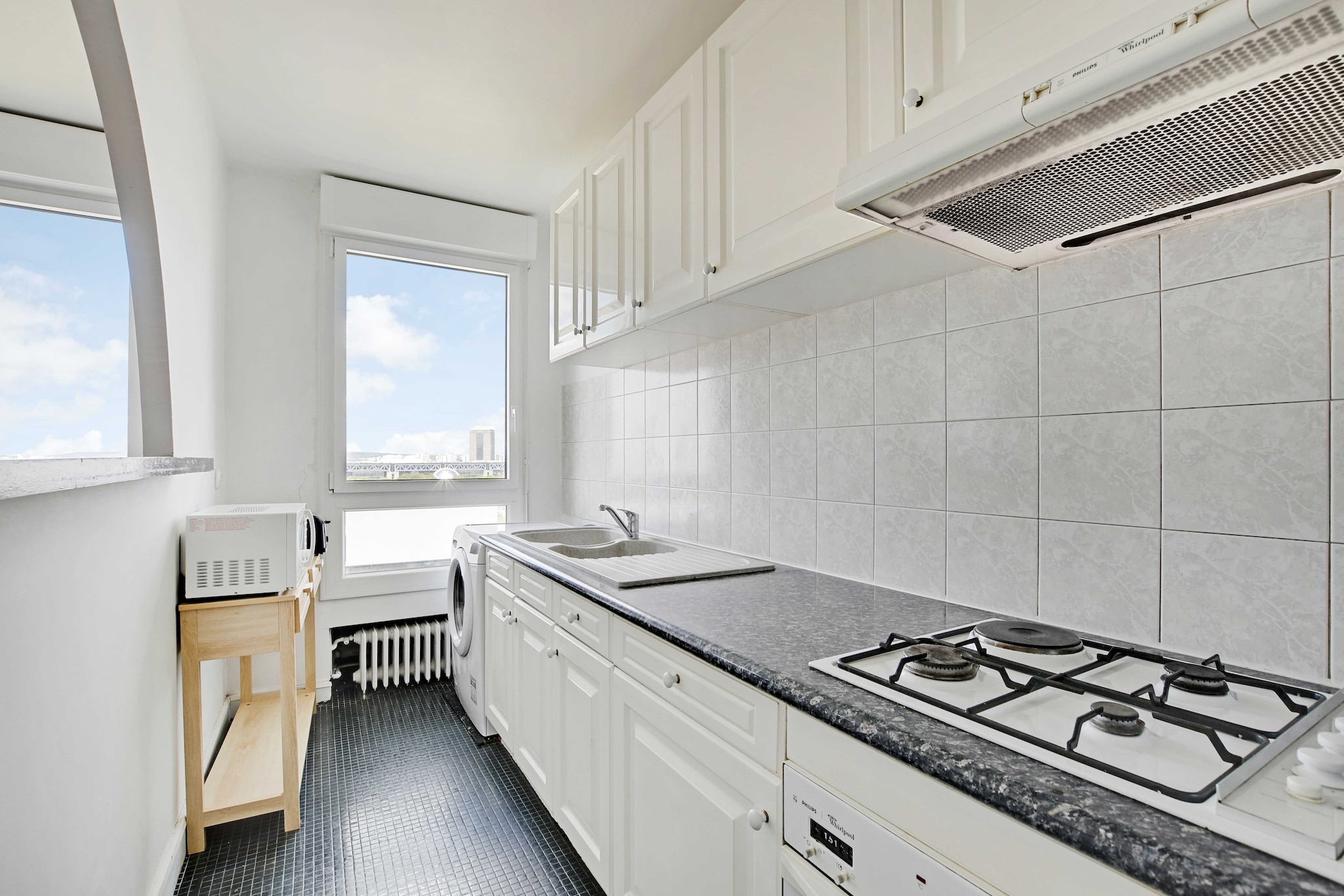 Checkmyguest offers you a cozy 44 m² one-bedroom apartment in the 19th arrondissement of Paris, in the quartier d'Amérique. Close to the famous Parc de la Villette, this apartment offers privileged access to one of Paris's largest cultural parks, ideal for unforgettable stays.

The geographical location of the apartment will allow you to move around the capital very easily via these many public transport options : 

➤ Metro: “Ourcq” (line 5) and “Laumière” (line 5).
➤ BUS (day and night)
➤ Vélib station
➤ Autolib station
➤ Several cab companies available: G7 Taxis (most popular): call 36 07.
