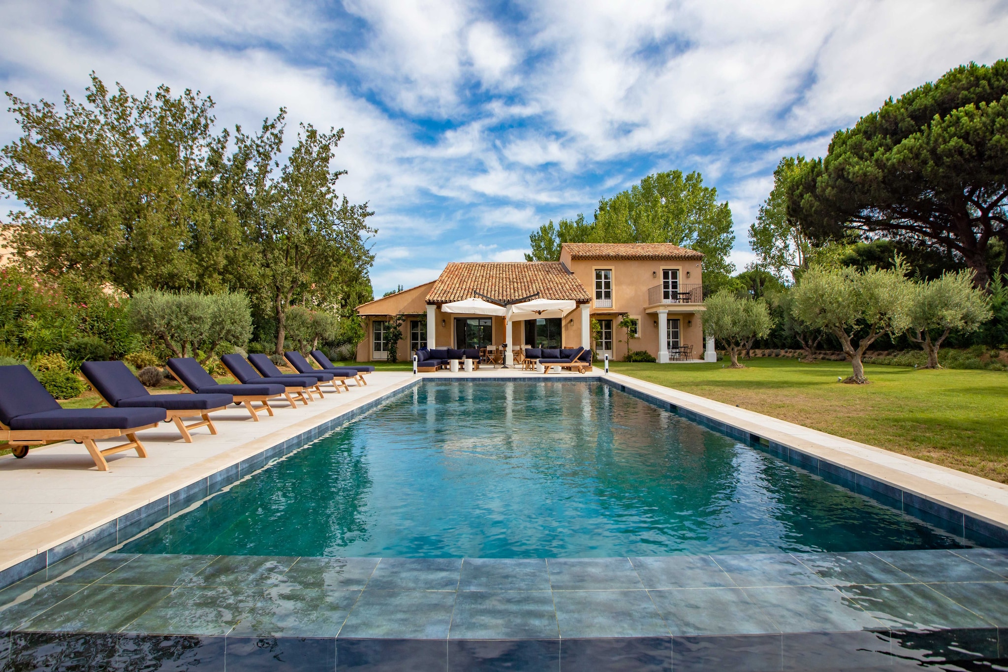 Magnificent villa overlooking the bay of Canebiers