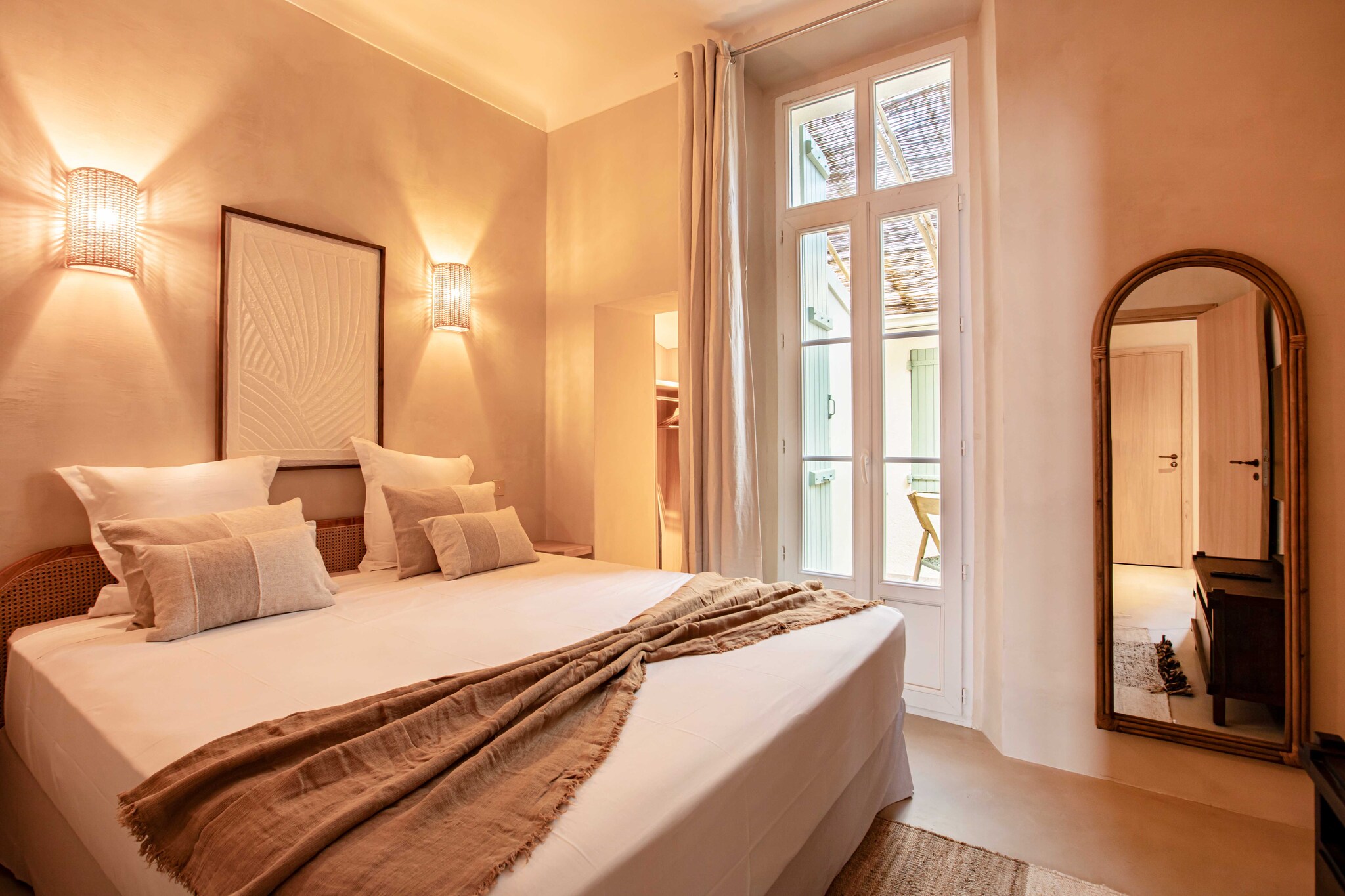 On the 1st floor: (open kitchen(stove, electric kettle, toaster, coffee machine, oven, microwave, fridge, dishes and cutlery, Cooking basics), Living/bed room(double bed, double sofa bed, TV, air conditioning), bedroom(Bed Linen, Queen Bed), bedroom(Queen Bed), bathroom(shower, washbasin), toilet(toilet))\n\nHot Water, Internet Access DSL, Wardrobe, First Aid, Beach, Play area, cot, balcony or terrace, heating, iron, hairdryer, Towels/Sheets (Incl.), shampoo, Essentials, Carbon monoxide detector, Cleaning Disinfection, Downtown, Enhanced cleaning practices, High touch surfaces disinfected, Near Ocean, Town, Village