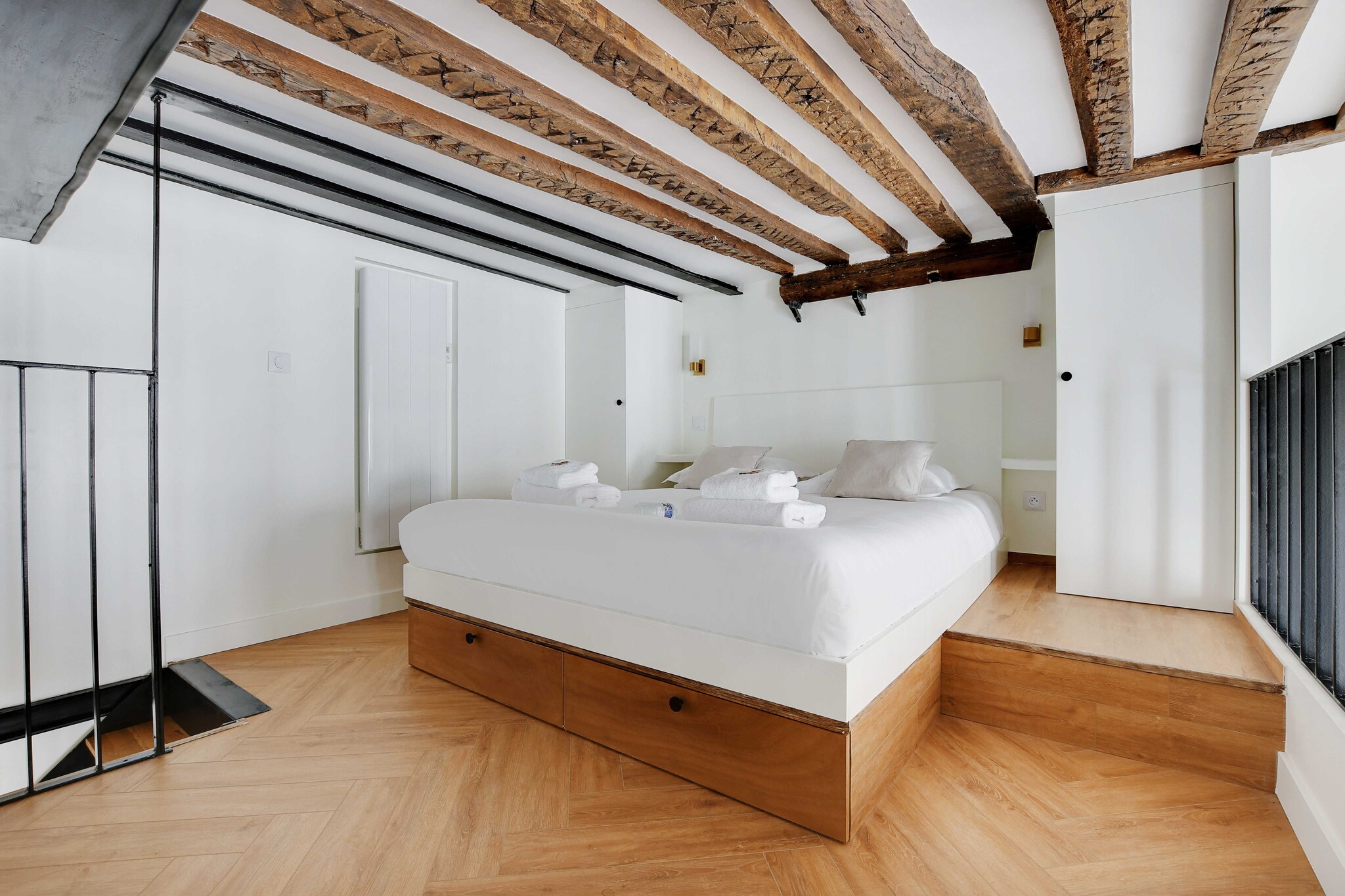 On the 2nd floor: (Living room(Bed Linen, Desk, Wardrobe, single bed, double bed), Living room(Internet Access DSL, double sofa bed, TV, dining table), Kitchen(stove, electric kettle, toaster, coffee machine, oven, microwave, fridge, dishes and cutlery, Cooking basics), bathroom(shower, washbasin, toilet, Towels/Sheets (Incl.)))\n\nHot Water, First Aid, Play area, washing machine, balcony or terrace, heating, iron, hairdryer, shampoo, Essentials, Carbon monoxide detector, Cleaning Disinfection, Downtown, Enhanced cleaning practices, High touch surfaces disinfected, Long term stays allowed, Room-darkening shades, Town