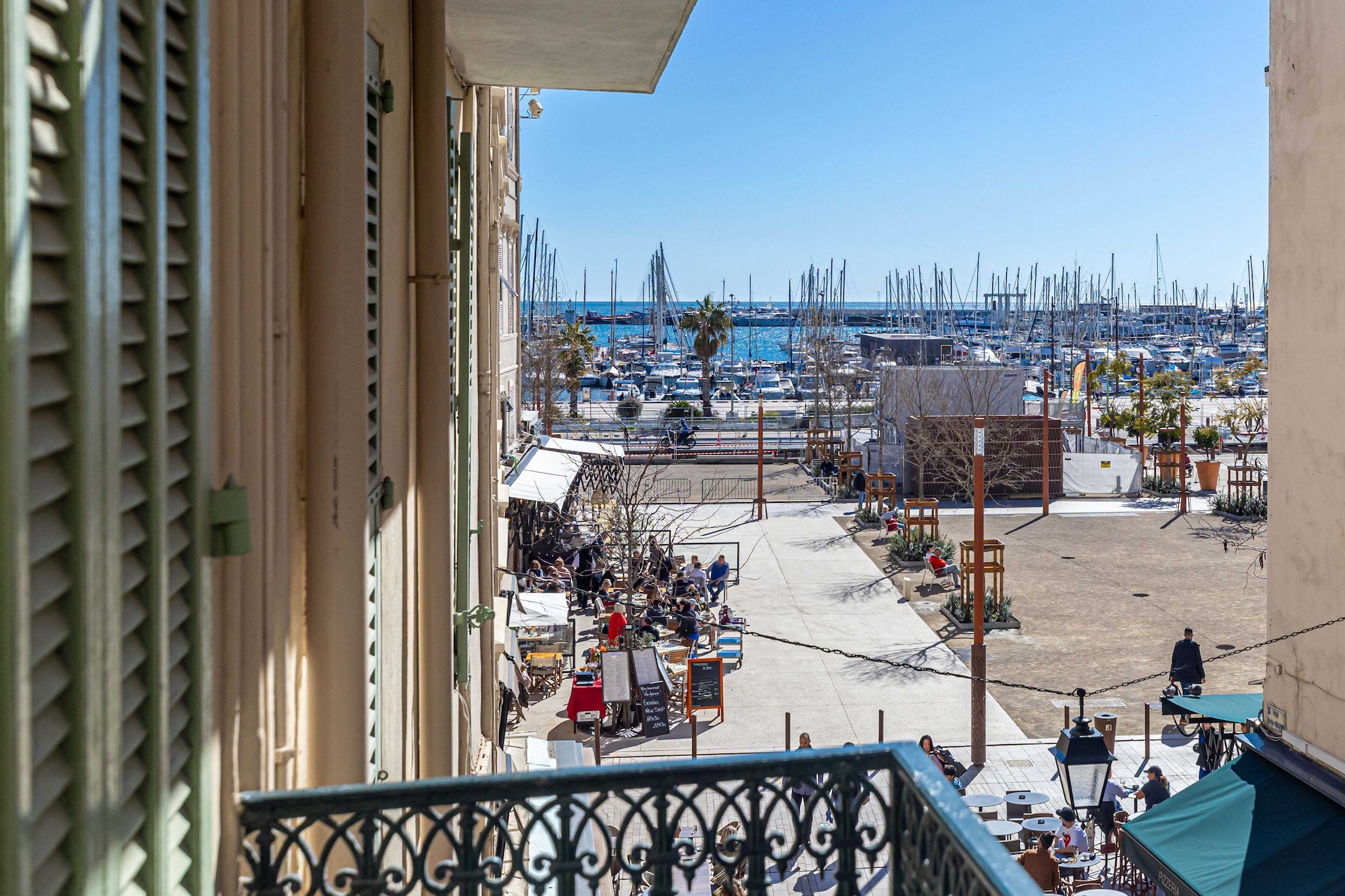 Deluxe bedroom with balcony in Cannes Palais