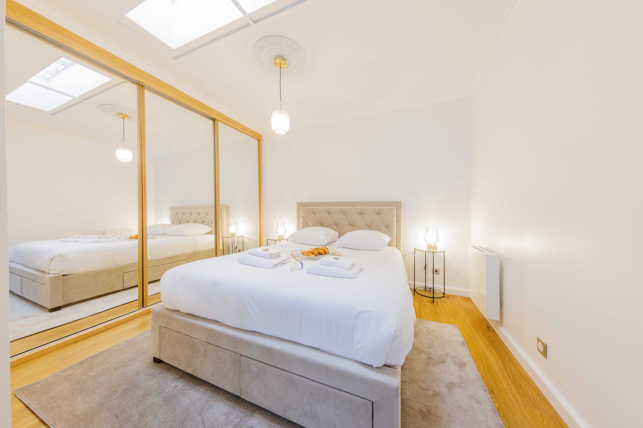 Ground floor: (Living room(double sofa bed, TV), Kitchen(dining table, stove, electric kettle, toaster, coffee machine, microwave, fridge, electric hot plates, dishes and cutlery, Cooking basics, Wine glasses), bedroom(double bed), bathroom(shower, toilet, hairdryer, shampoo, body soap, hot water))\n\nBed Linen, Internet Access DSL, Wardrobe, First Aid, Play area, washing machine, heating, iron, Towels/Sheets (Incl.), Essentials, Dedicated workspace, Carbon monoxide detector, Cleaning Disinfection, Downtown, Enhanced cleaning practices, Extra pillows and blankets, High touch surfaces disinfected, Long term stays allowed, Town