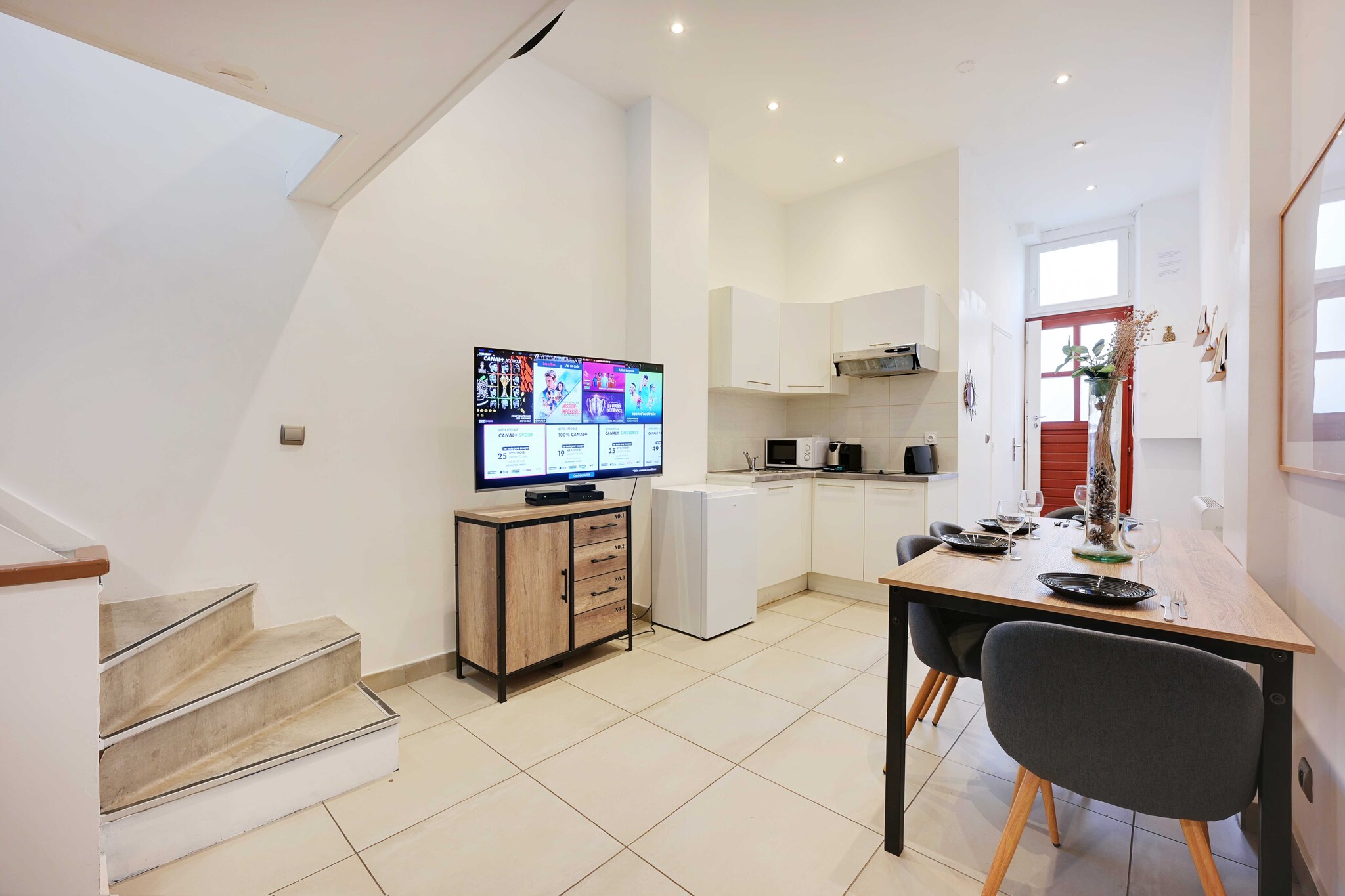 Checkmyguest offers you a charming 26m² apartment in the heart of the 13th arrondissement, in the Gare District. Featuring a welcoming bedroom, this modern space is ideal for your stay in Paris. You can easily discover the closest monuments, including Chinatown - Asian Quarter, and enjoy the cultural richness of the district.