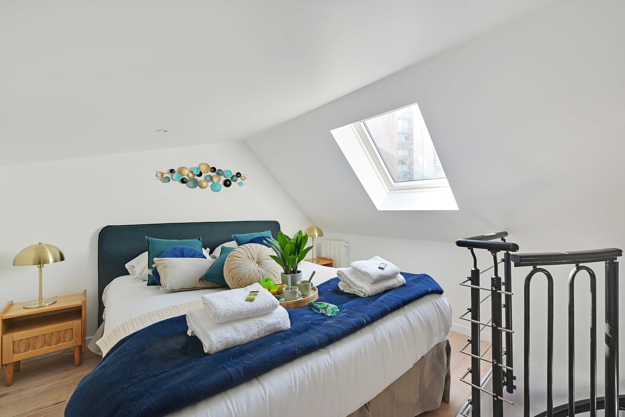 Ground floor: (bedroom(double bed))\n\nBed Linen, Desk, Hot Water, Internet Access DSL, Wardrobe, Kitchen, First Aid, Play area, TV, stove, electric kettle, toaster, coffee machine, microwave, fridge, washing machine, balcony or terrace, heating, iron, hairdryer, Towels/Sheets (Incl.), shampoo, Essentials, dishes and cutlery, Dedicated workspace, Cooking basics, Cleaning Disinfection, Enhanced cleaning practices, Long term stays allowed, Room-darkening shades, Town