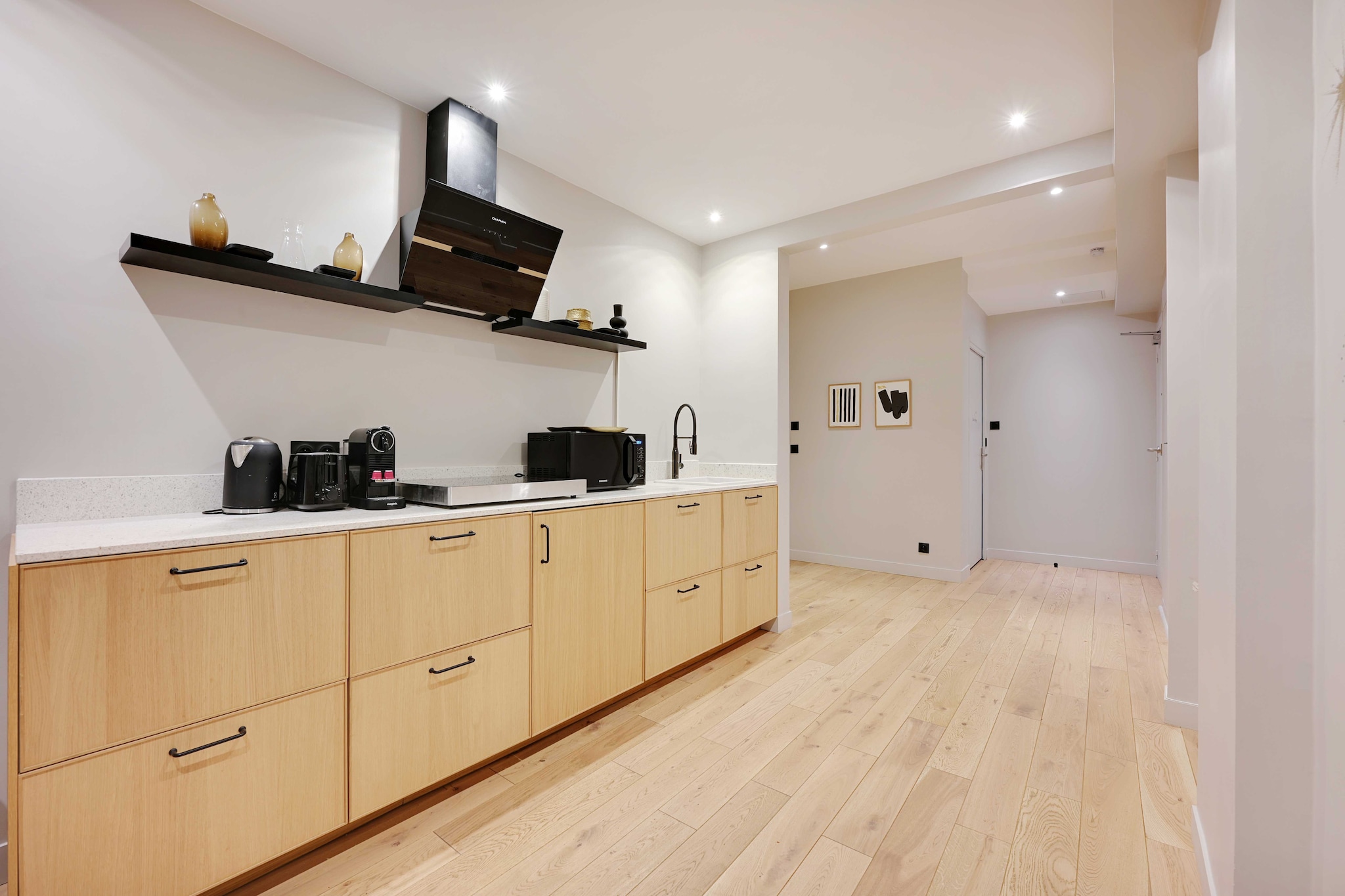 Checkmyguest offers you a magnificent 55 m² two-bedroom apartment, located in the prestigious Auteuil district, in the 16th arrondissement of Paris. Ideal for unforgettable stays, this well-equipped apartment is close to the famous Eiffel Tower, the emblem of Paris, just a few minutes away by public transport.