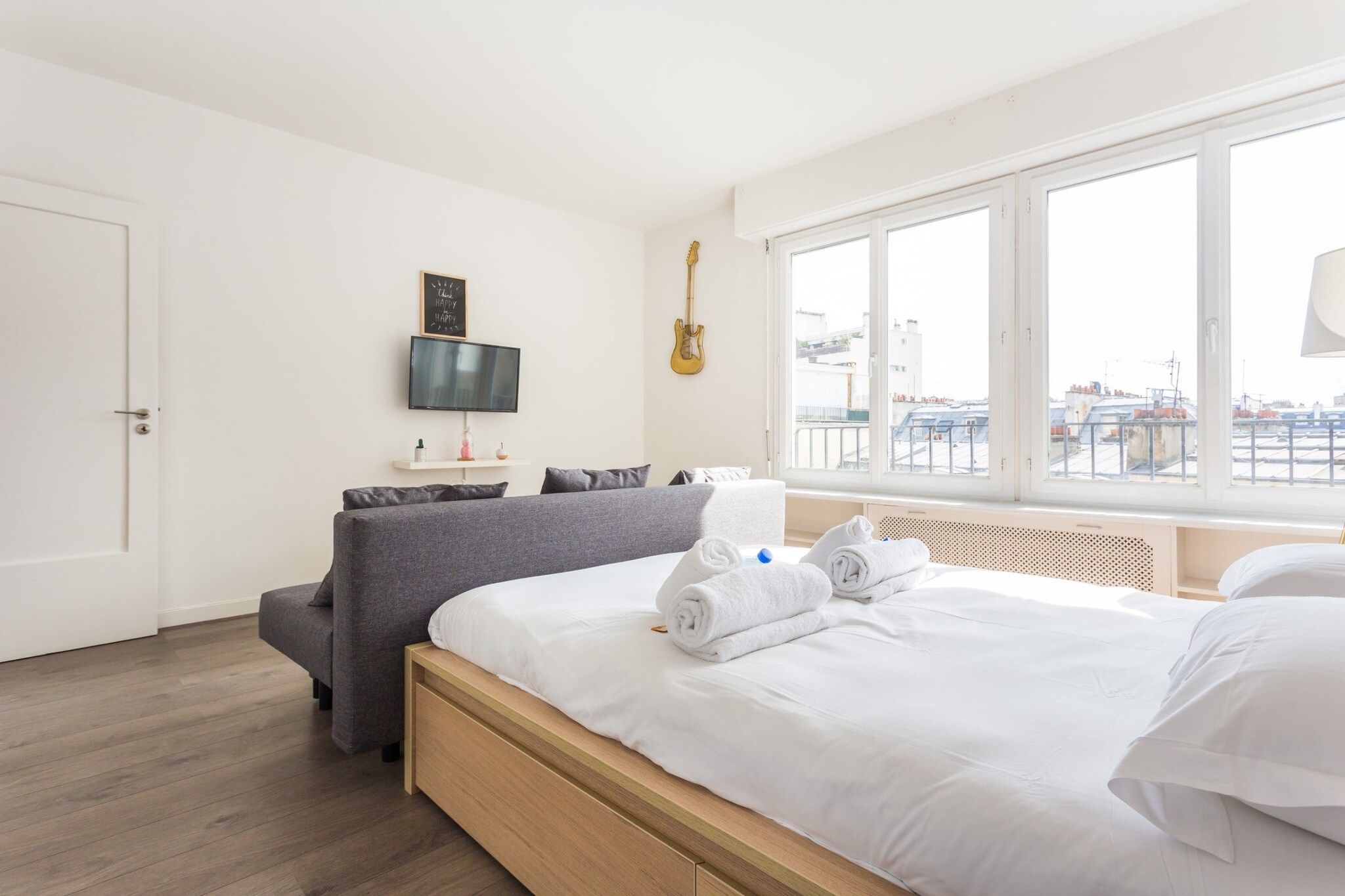 On the 5th floor: (Kitchen(stove, electric kettle, toaster, coffee machine, microwave, fridge, dishes and cutlery), Living/bed room(Bed Linen, Desk, double bed, double sofa bed, TV), bathroom(hairdryer, Towels/Sheets (Incl.), shampoo, Essentials))\n\nElevator, Hot Water, Internet Access DSL, Wardrobe, First Aid, Play area, heating, iron, crib(free), Dedicated workspace, Cooking basics, Cleaning Disinfection, Enhanced cleaning practices, High touch surfaces disinfected, Town