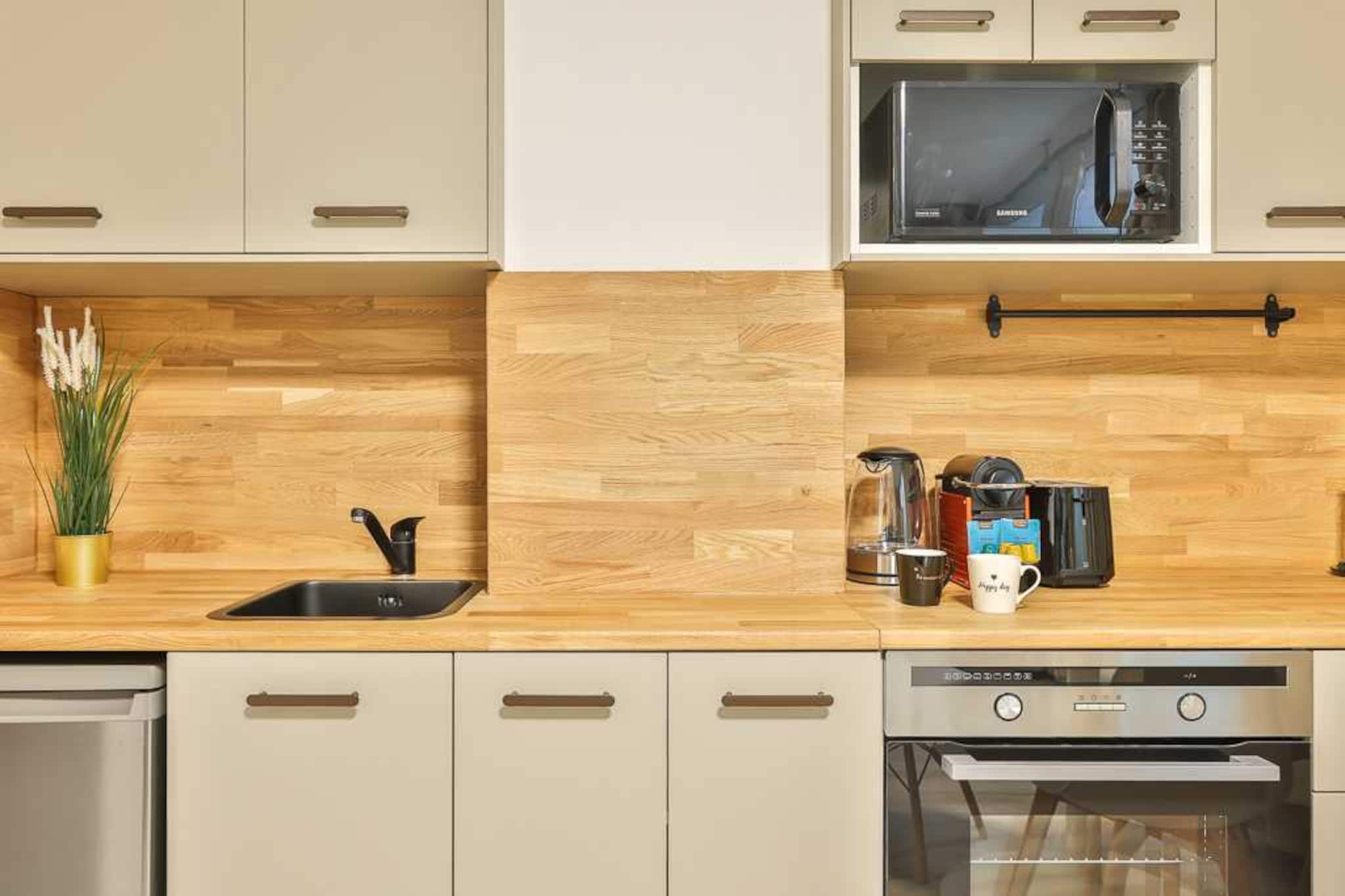 On the 1st floor: (Living room(double sofa bed), Kitchen(stove, electric kettle, toaster, coffee machine, oven, microwave, fridge, dishes and cutlery, Cooking basics), bedroom(double bed), bathroom(shower, toilet, washing machine, Towels/Sheets (Incl.), shampoo, Essentials))\n\nBed Linen, Desk, Elevator, Hot Water, Internet Access DSL, Wardrobe, First Aid, Play area, TV, heating, iron, hairdryer, Dedicated workspace, Carbon monoxide detector, Cleaning Disinfection, Downtown, Enhanced cleaning practices, High touch surfaces disinfected, Long term stays allowed, Path to entrance lit at night, Step-free access, Town, Wide doorway, Wide hallway clearance