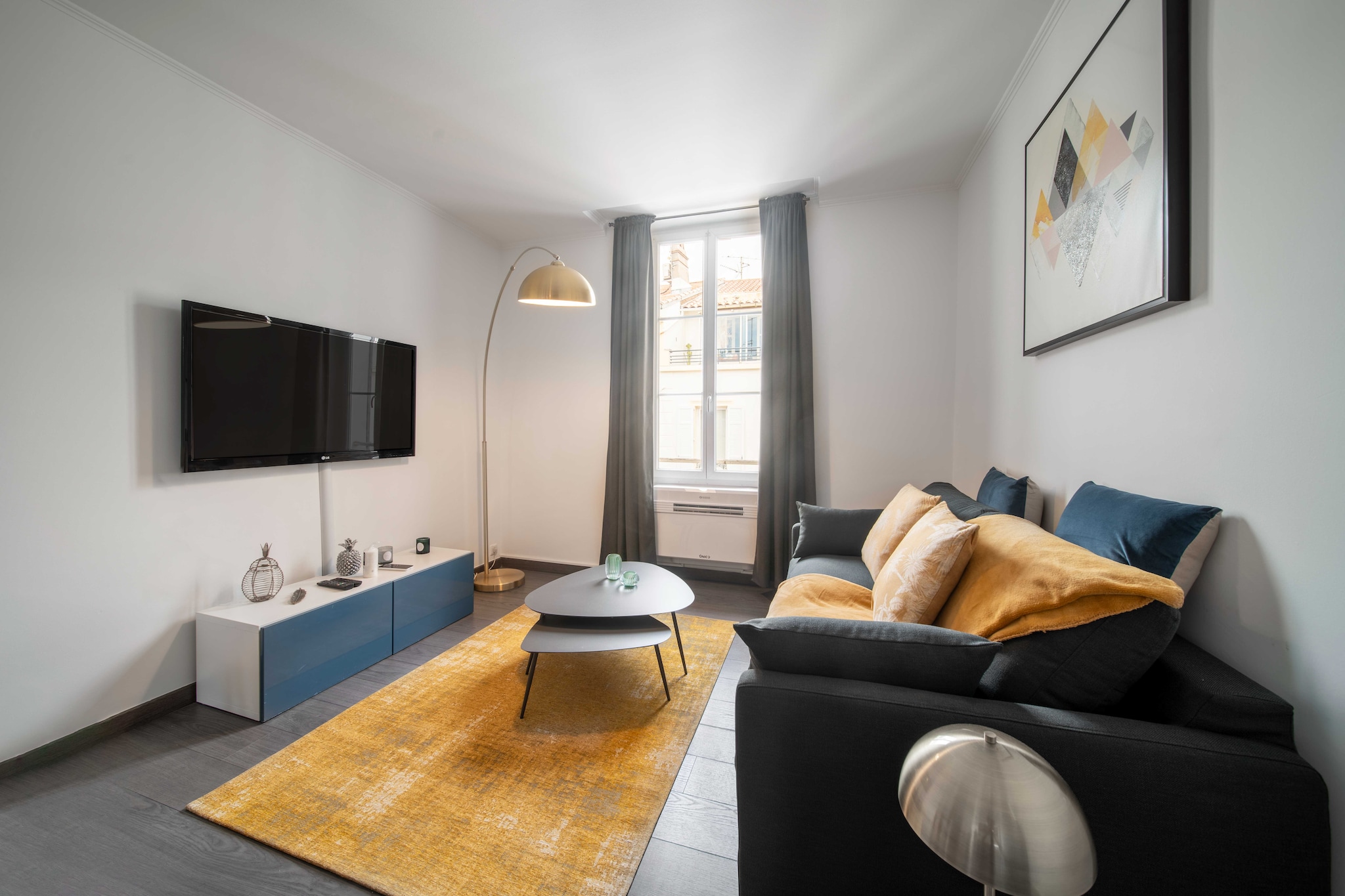 Spacious apartment located 5 minutes walk from the Croisette and the beaches. Ideal location near shops and rue d'Antibes.

The location of the apartment will allow you to move quickly and easily:

BY PLANE: Nice-CÃ´te d'Azur Airport (30km)
BY PLANE: Cannes-Mandelieu Airport
BY TRAIN: Cannes station
BY CAR: A8 motorway
BY CAR: National Highway 85

1 bus stop is located near the apartment to get around town

During your stay in Cannes, you'll have the chance to explore some wonderful nearby destinations, each offering a unique and memorable experience.	
 Antibes and its cape:Just a few kilometers from Cannes, the charming town of Antibes welcomes you. Explore its rich historical heritage, including the Picasso Museum housed in a superb chÃ¢teau. Stroll through the cobbled streets of old Antibes, where the Provencal market will awaken your senses with its scents and flavors. But don't forget to venture out to Cap d'Antibes, where coastal paths offer breathtaking views of the Mediterranean. 
Les trayas and its red rocks: West of Cannes lies the natural paradise of Les Trayas, a striking contrast to urban life. Explore mountain and forest landscapes that blend harmoniously with the Mediterranean coastline. Hiking enthusiasts will be delighted by the trails leading to the emblematic red rocks, offering breathtaking panoramic sea views.
Grasse and its perfume: Not far from Cannes is the town of Grasse, world-famous as the capital of perfume. You'll have the opportunity to visit renowned perfume factories such as Fragonard, Galimard and Molinard, where you'll discover the art of perfumery and even have the chance to create your own fragrance. Stroll through Grasse's medieval streets, steeped in history and scents.