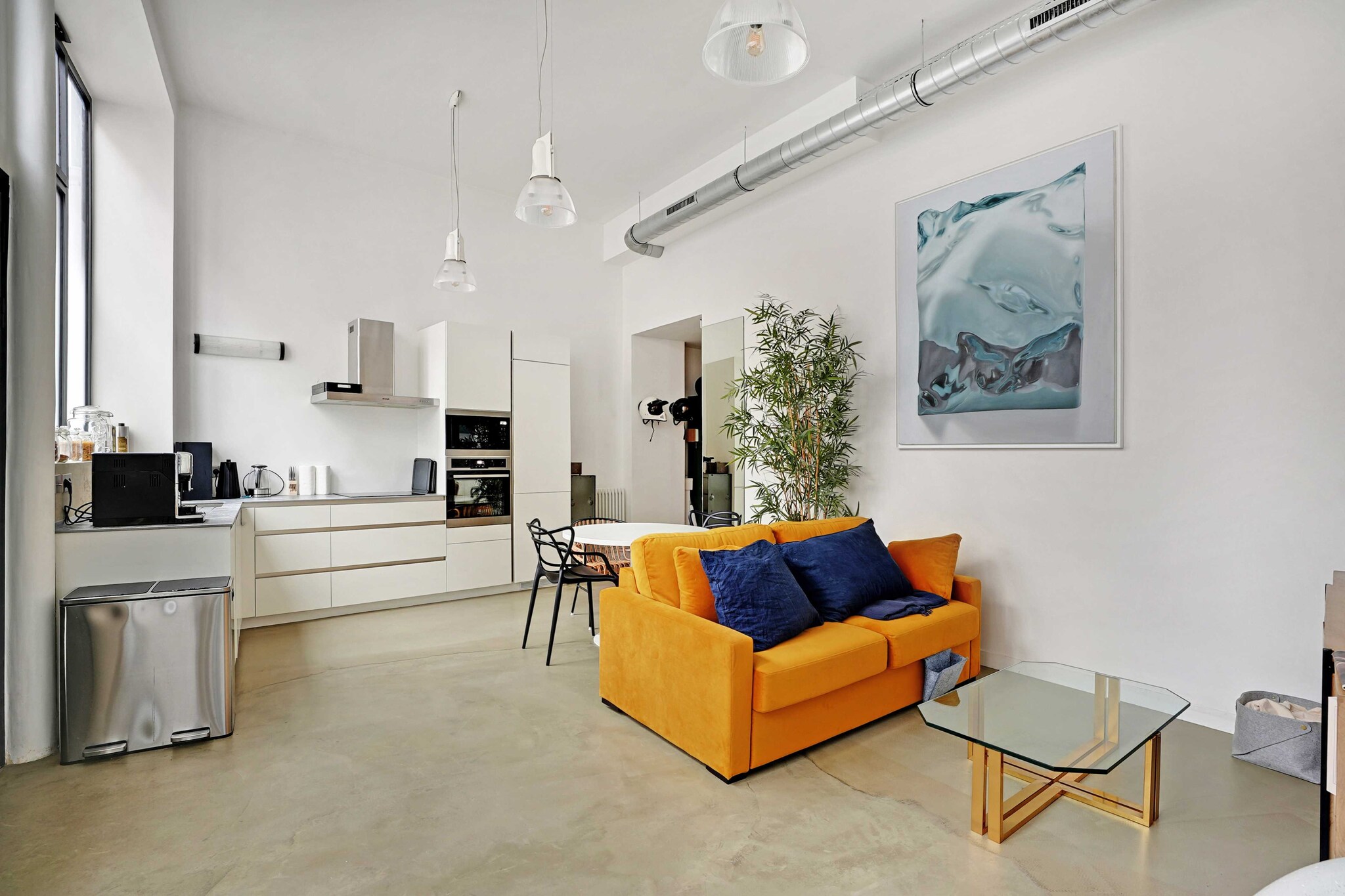 Offering city views, Splendid duplex apartment 18eme is an accommodation located in Paris, 2.5 km from Gare du Nord and 2.6 km from Pigalle Metro Station. The property is around 1.4 km from Sacré-Coeur, 3.2 km from Gare de l'Est and 3.8 km from Gare Saint-Lazare. Free WiFi is available throughout the property and La Cigale Concert Hall is 2 km away.
The 2-bedroom apartment comes with a living room with a TV, a fully equipped kitchen with a dishwasher and an oven, and 2 bathrooms with a hair dryer. Towels and bed linen are featured in the apartment. For added privacy, the accommodation features a private entrance.
Opéra Garnier is 4.3 km from the apartment, while Pompidou Centre is 4.8 km away. The nearest airport is Paris - Charles de Gaulle Airport, 19 km from Splendid duplex apartment 18eme.