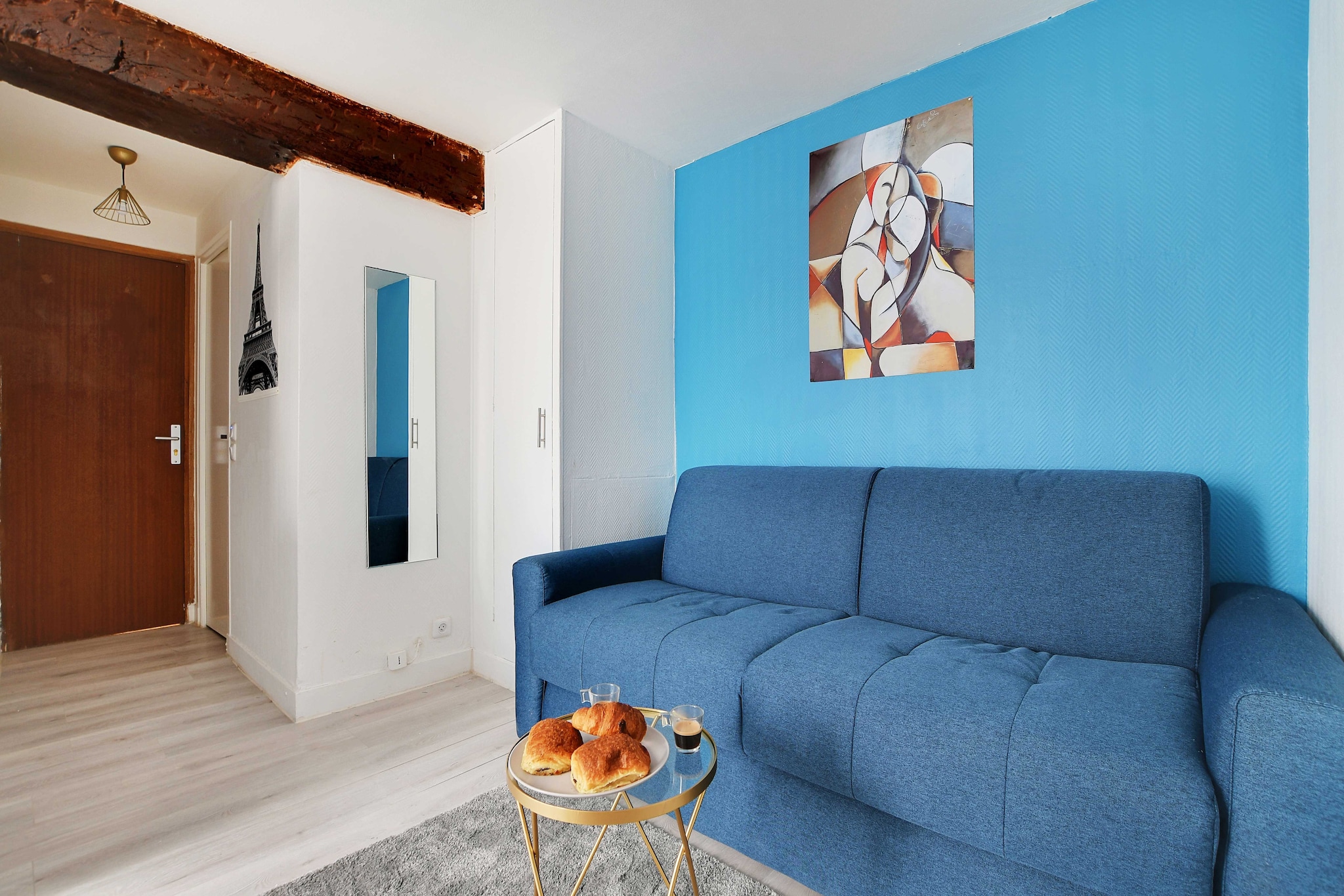 On the 3rd floor: (Living room(single sofa bed), Kitchen(electric kettle, toaster, cooker, microwave, fridge, dishes and cutlery), bathroom(Hot Water, shower, toilet, hairdryer, shampoo))\n\nBed Linen, Desk, Internet Access DSL, Wardrobe, First Aid, Play area, TV, stove, coffee machine, washing machine, heating, iron, Towels/Sheets (Incl.), Essentials, Dedicated workspace, Cooking basics, Carbon monoxide detector, Cleaning Disinfection, Downtown, Enhanced cleaning practices, High touch surfaces disinfected, Long term stays allowed, Town