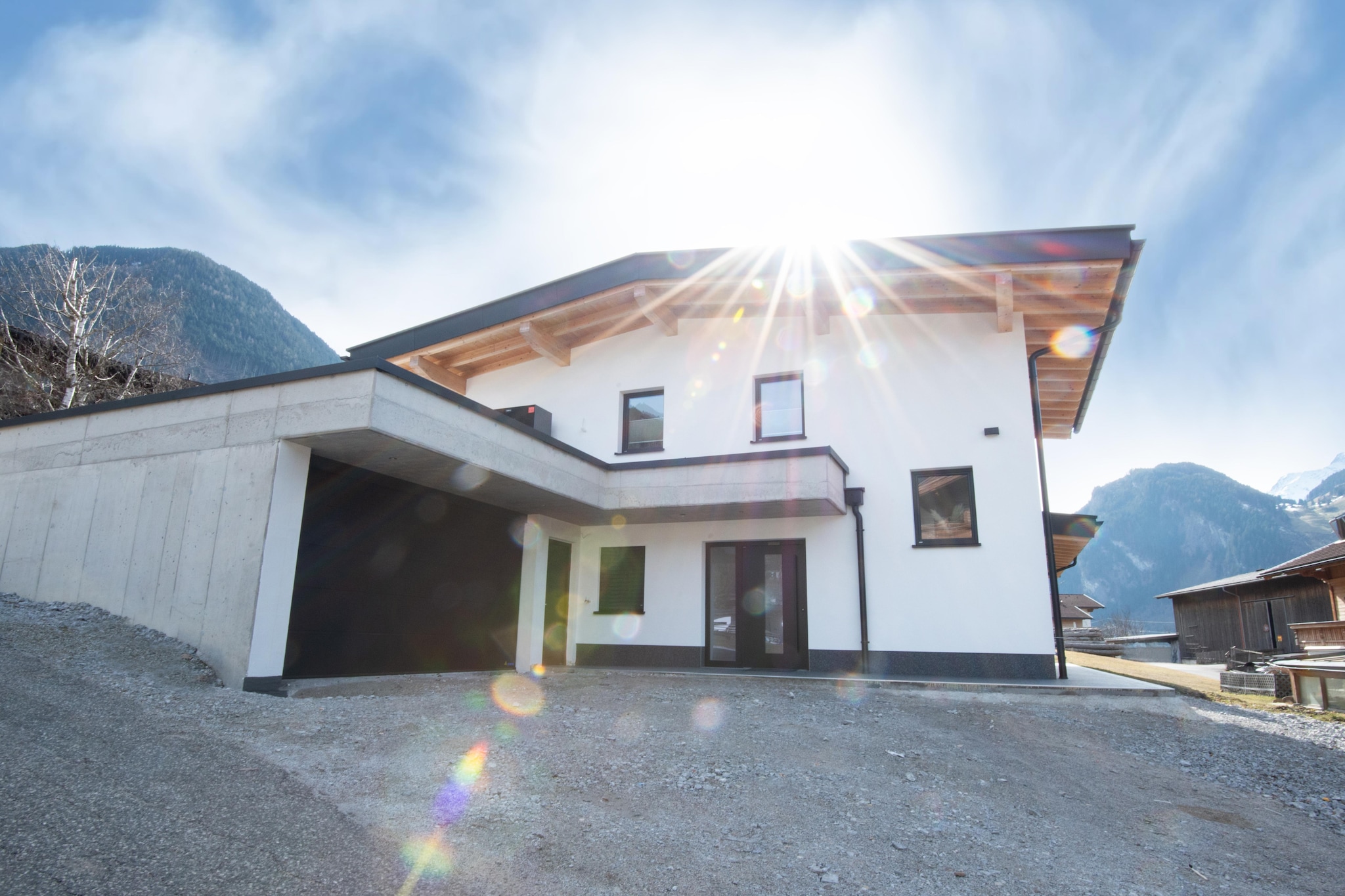 The holiday apartment is located in a sunny, panoramic setting in Ramsau in the Bichl district, just 3.5 km from the center of Mayrhofen and 1.5 km from Ramsau center. With restaurants and shops nearby in Ramsau, you’ll have easy access to everything you need. The apartment is conveniently located 4.5 km from the Penken cable car, 1.5 km from the Horberg cable car, and just 1 km from the supermarket. Restaurants are approximately 200 m away.

During the summer, enjoy free entry to the outdoor swimming pools in Hippach and Mayrhofen. Situated on a spacious 5000 m² farm, the property offers a peaceful, rural environment while being an ideal base for outdoor activities. The farm is only 50 m from the apartment, where you can experience the charm of dairy farming and poultry, with the opportunity to buy fresh farm products directly. Free parking is available on-site.

You will have the entire 1st floor to yourself, with a private entrance. The apartment features two cozy bedrooms, a fully equipped kitchen with a dining table, a bathroom, and a separate toilet for added convenience. The sheltered roof terrace is perfect for enjoying breakfast in the sun or relaxing in the evening. This is the ideal retreat for those looking to enjoy both comfort and nature in the beautiful Zillertal Valley.