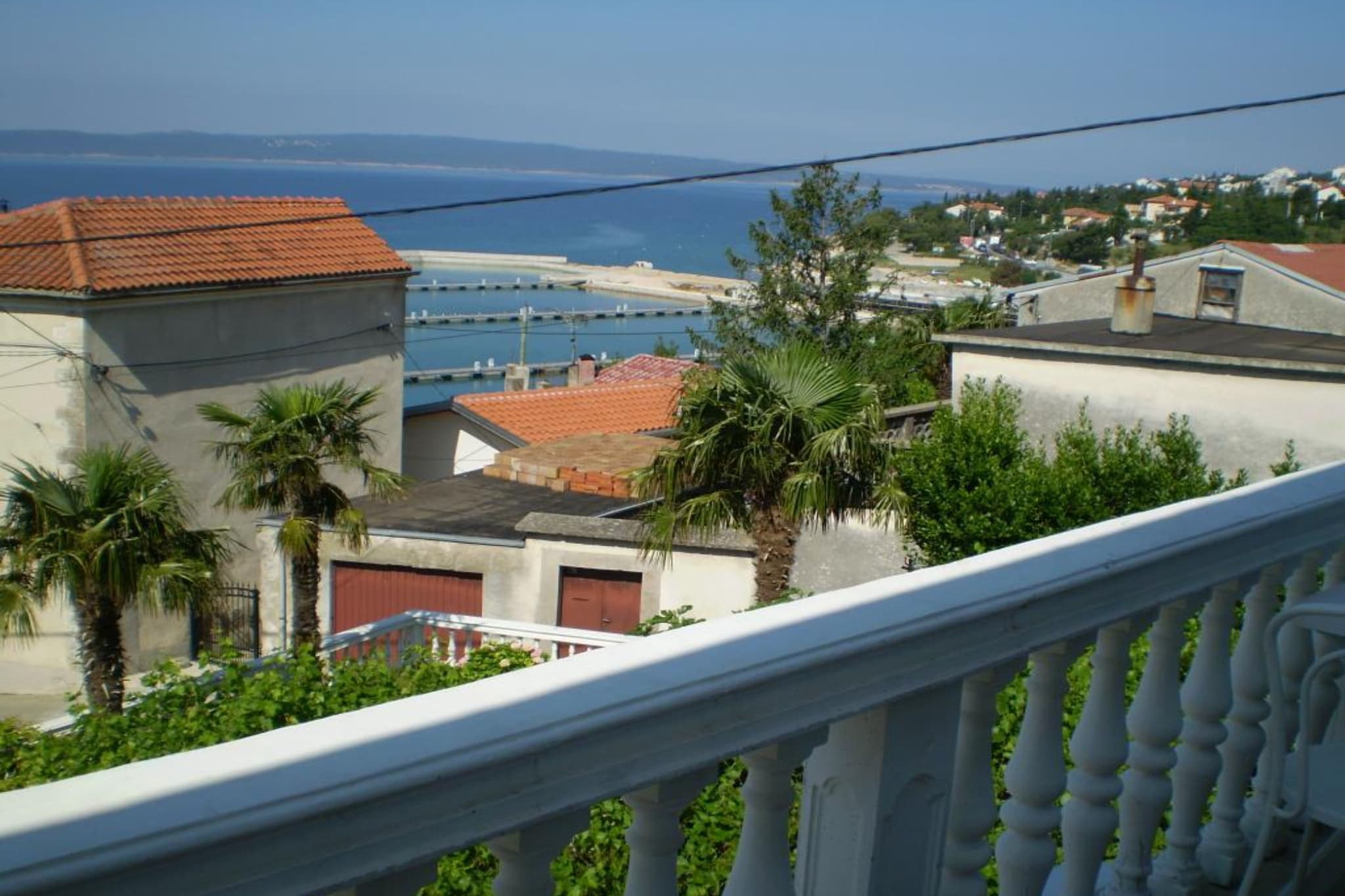 Apartments Tina - Triple Room with Terrace and Sea View-Buitenlucht