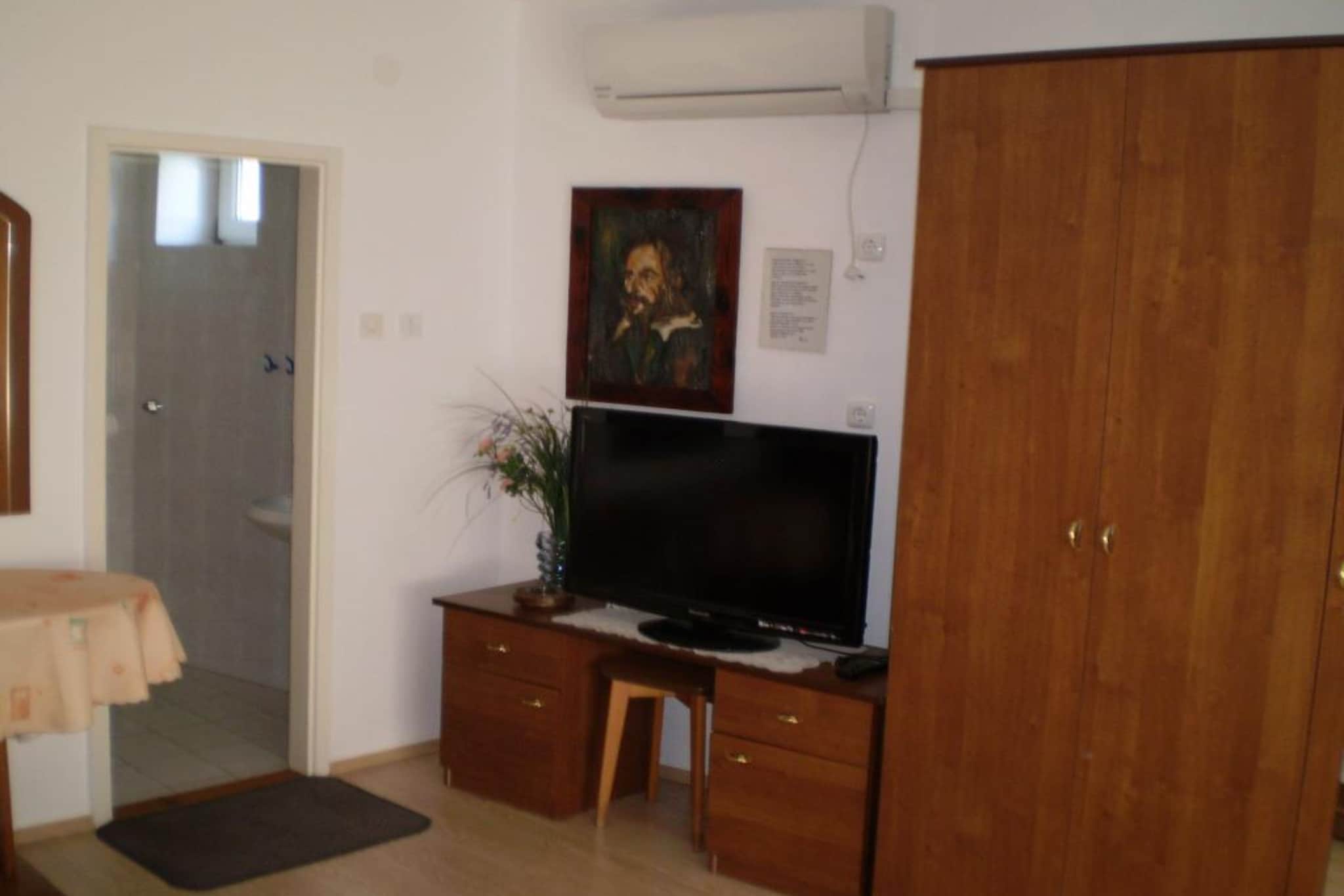 Apartments Tina - Triple Room with Terrace and Sea View