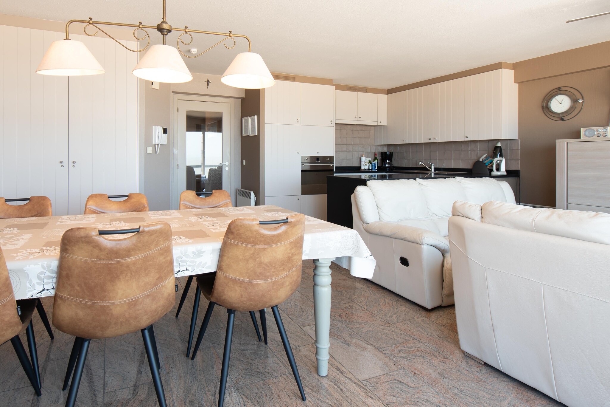 Belle Rive 0602-Eetkamer