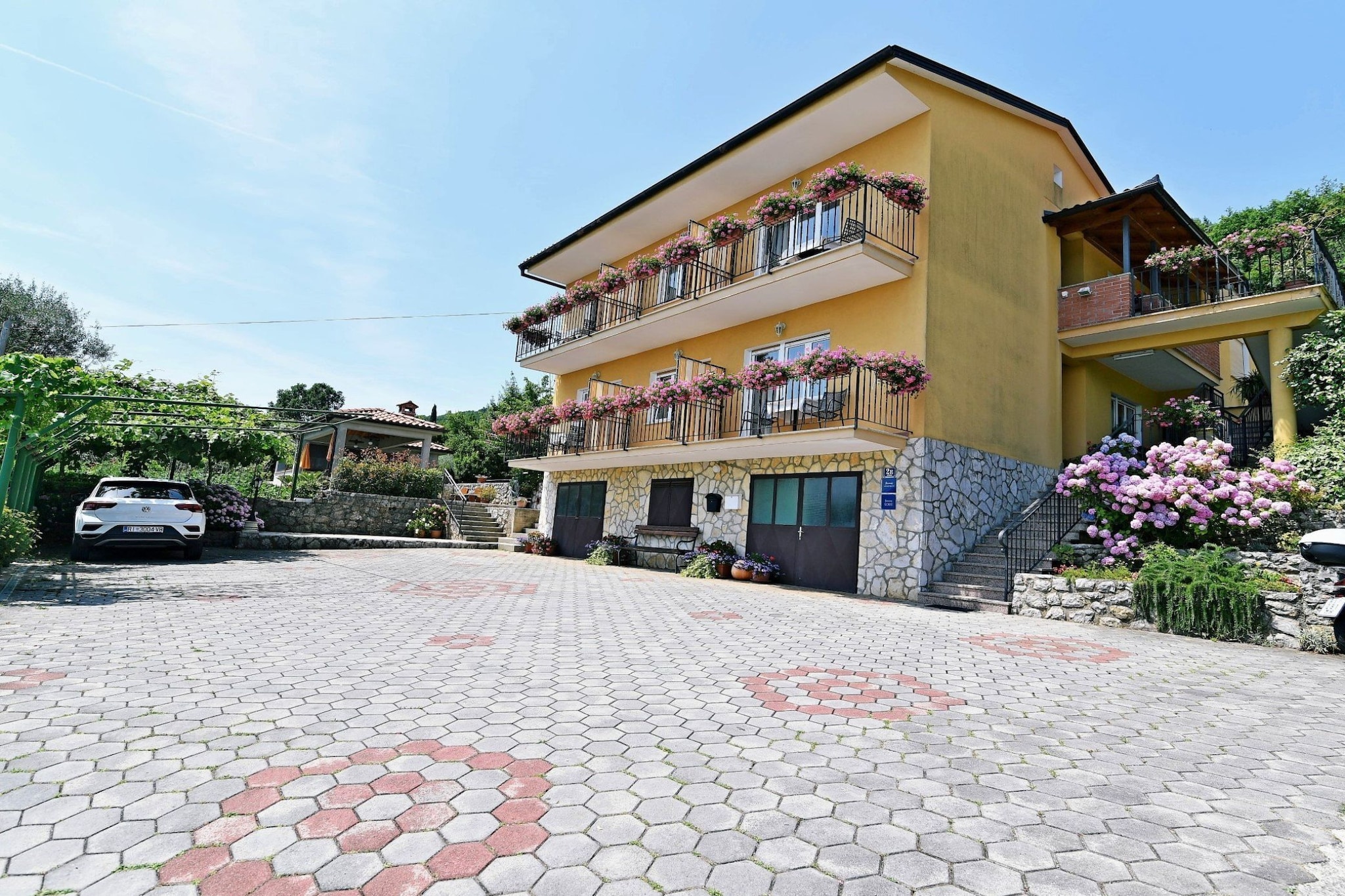 Scenic Retreat Rooms and Family Apartments - One Bedroom Apartment with Terrace-Outdoor