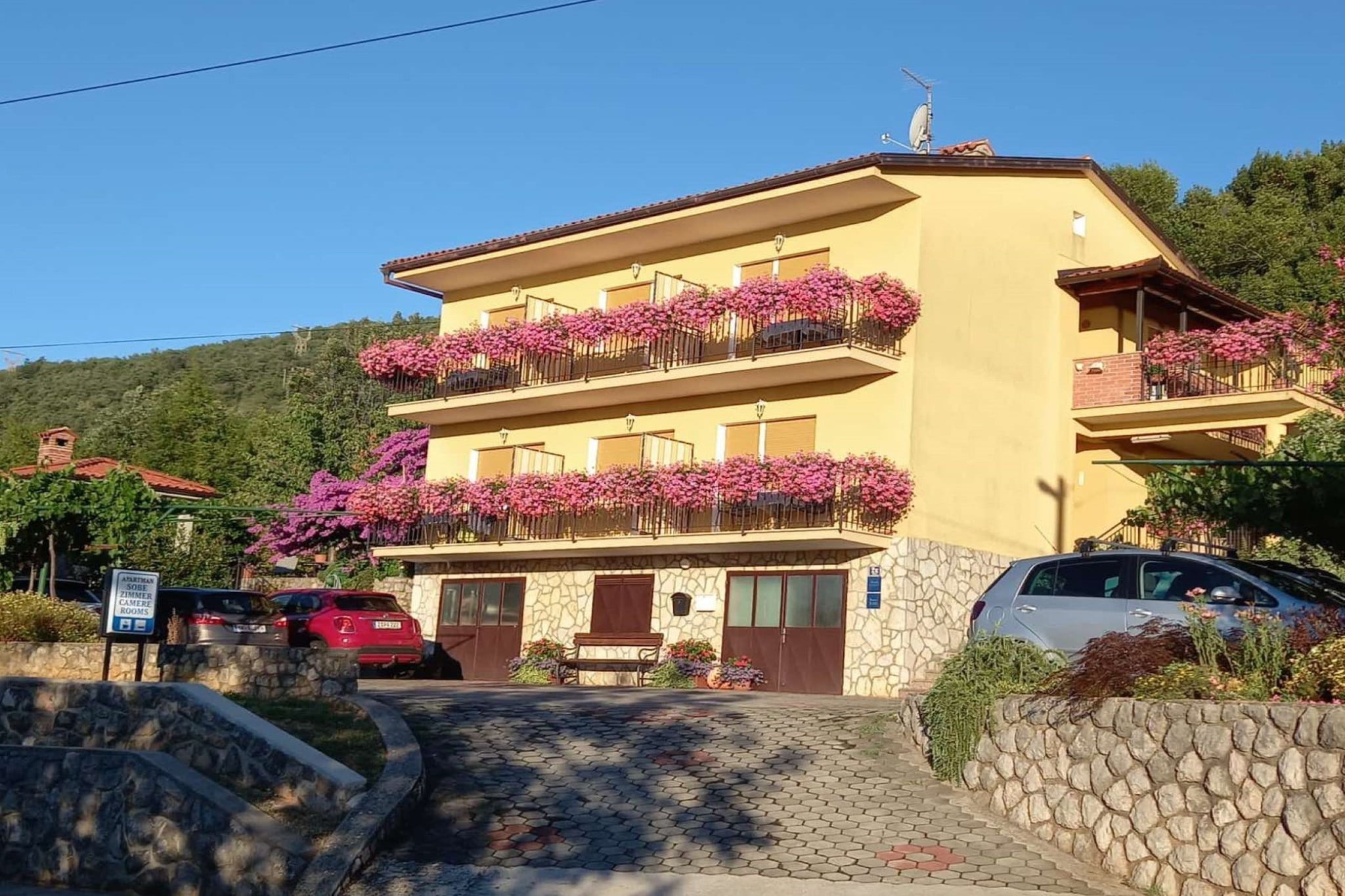 Scenic Retreat Rooms and Family Apartments - One Bedroom Apartment with Terrace-Outdoor