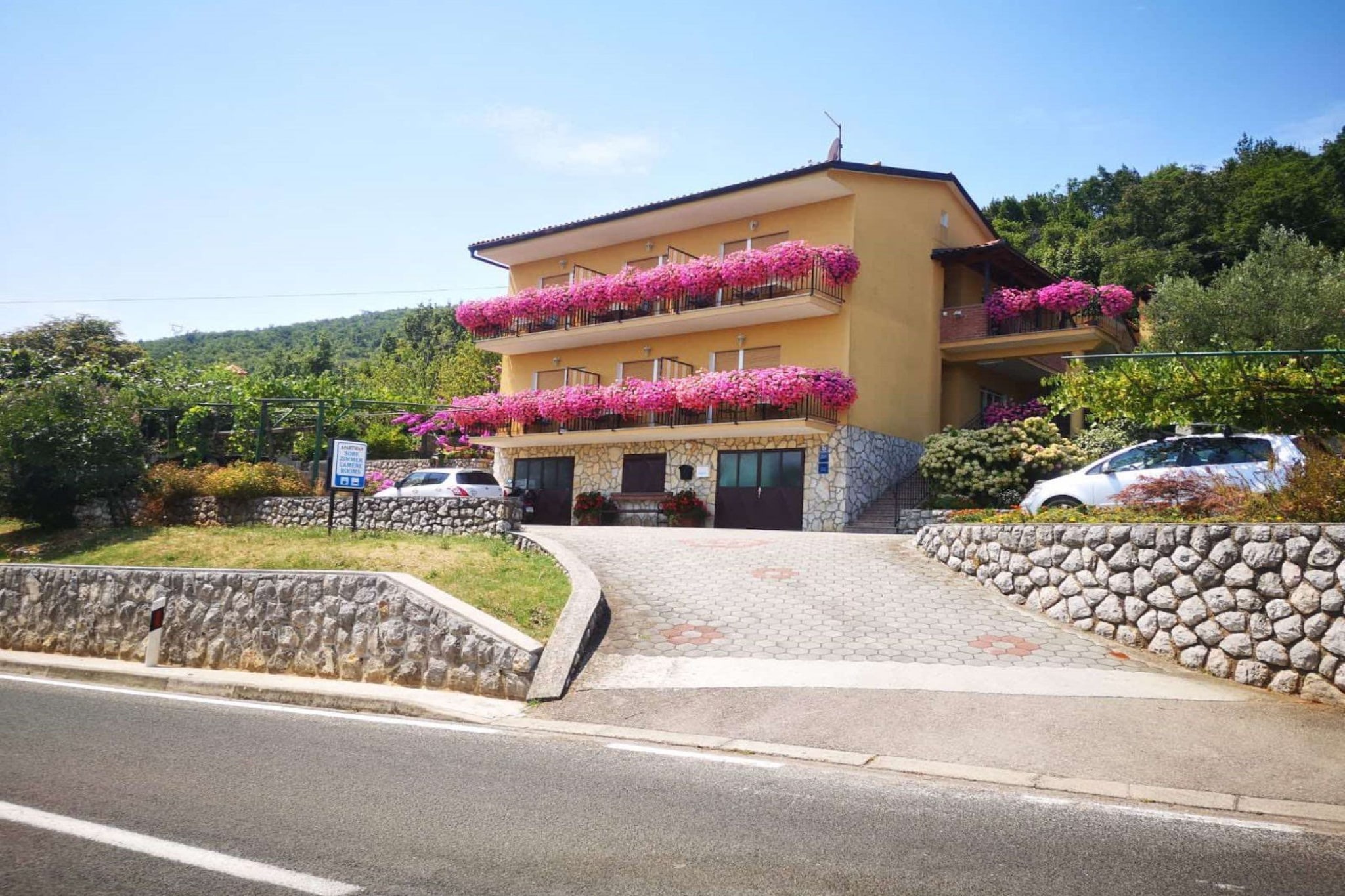 Scenic Retreat Rooms and Family Apartments - One Bedroom Apartment with Terrace