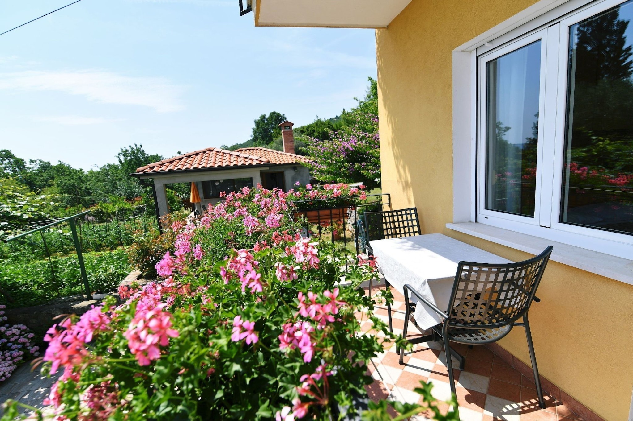 Scenic Retreat Rooms and Family Apartments - One Bedroom Apartment with Terrace-Terrace