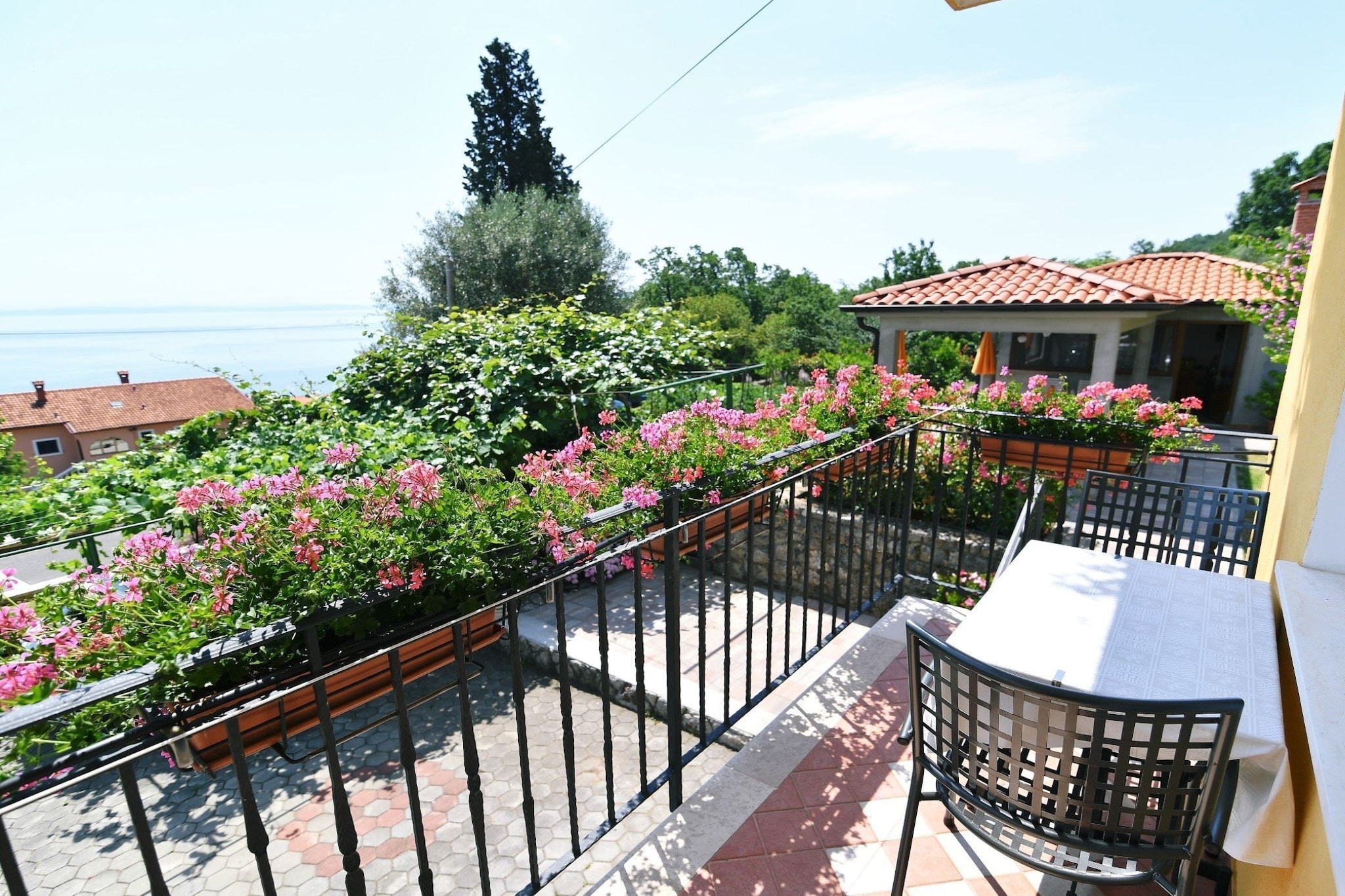 Scenic Retreat Rooms and Family Apartments - One Bedroom Apartment with Terrace-Terrace