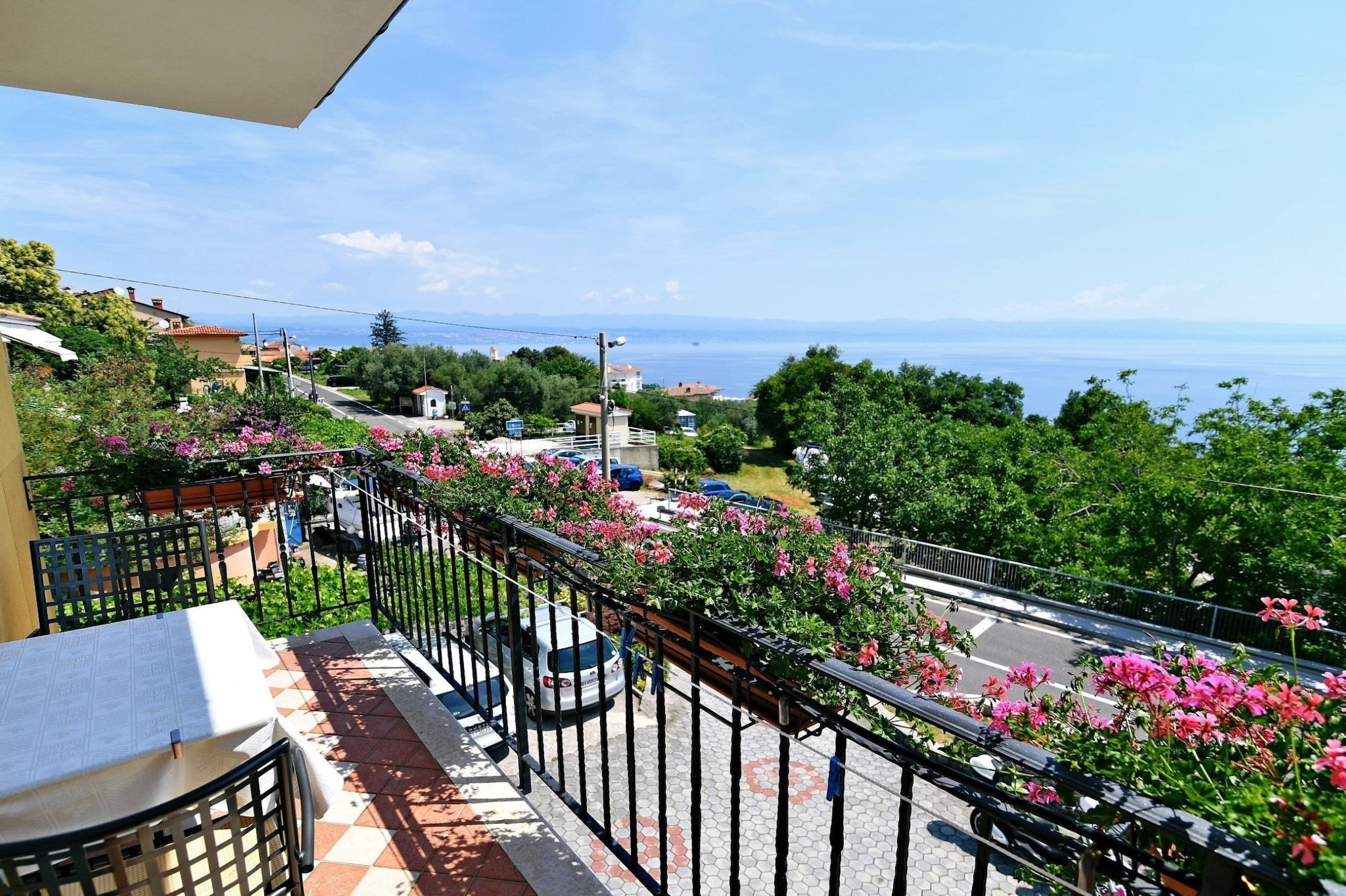 Scenic Retreat Rooms and Family Apartments - Double Room with Balcony