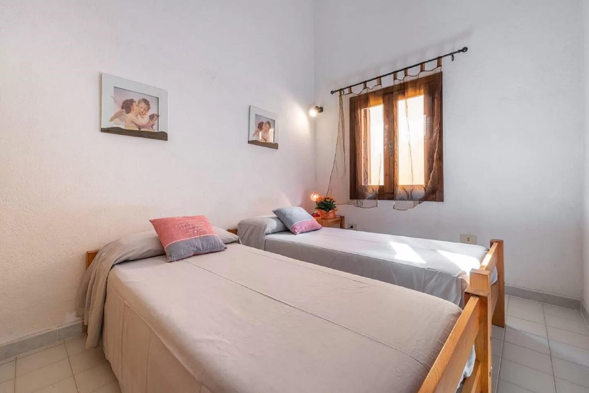 Comfortable three-room apartment on the beach of Porto Istana; inserted in a residential complex and located on the raised ground floor, it consists of a large living room with kitchenette and double sofa bed, double bedroom, second double bedroom and bathroom; To complete the apartment, there is an outdoor space with table and chairs and a parking space. Ideal apartment for spending holidays immersed in nature and at the same time close to the sea. There is a TV and washing machine.
The beach is approximately 800 meters away and therefore can be reached on foot, but for those who wish to go there by car you can do so because the apartment has the possibility of free parking 200 meters from the First Beach of Porto Istana.
Essential services are provided by nearby Murta Maria.
Given its location, the apartment is also suitable as a starting point for viewing the entire eastern coast of Sardinia from the Costa Smeralda to San Teodoro / Budoni.