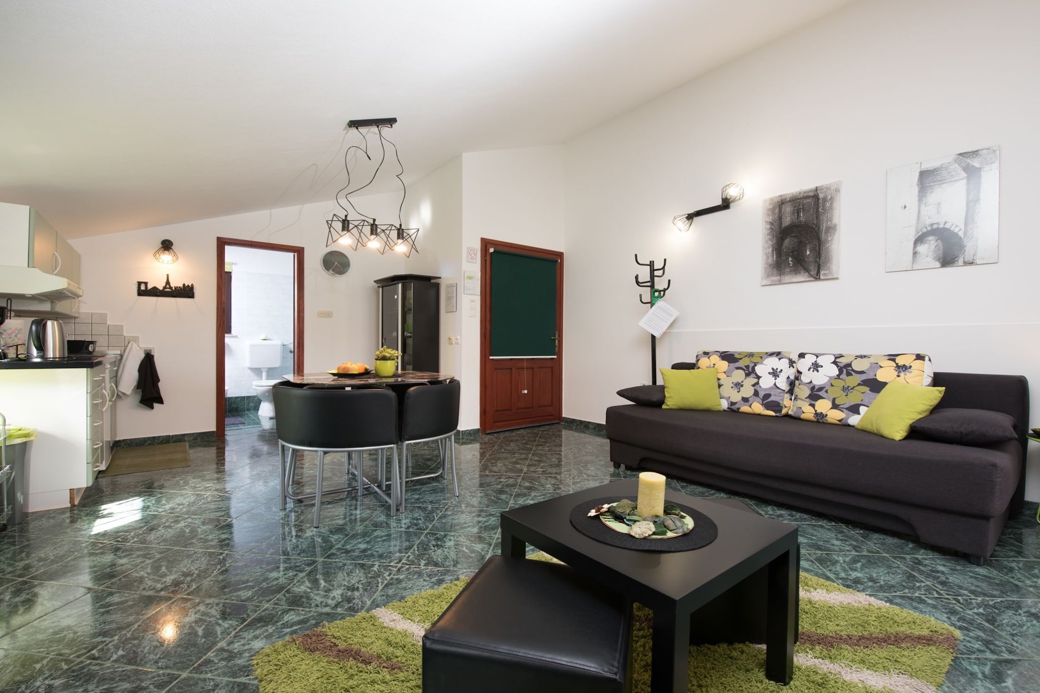Stylish Lovran Sea View Apartments - Studio Apartment with Balcony and Sea View-Living room