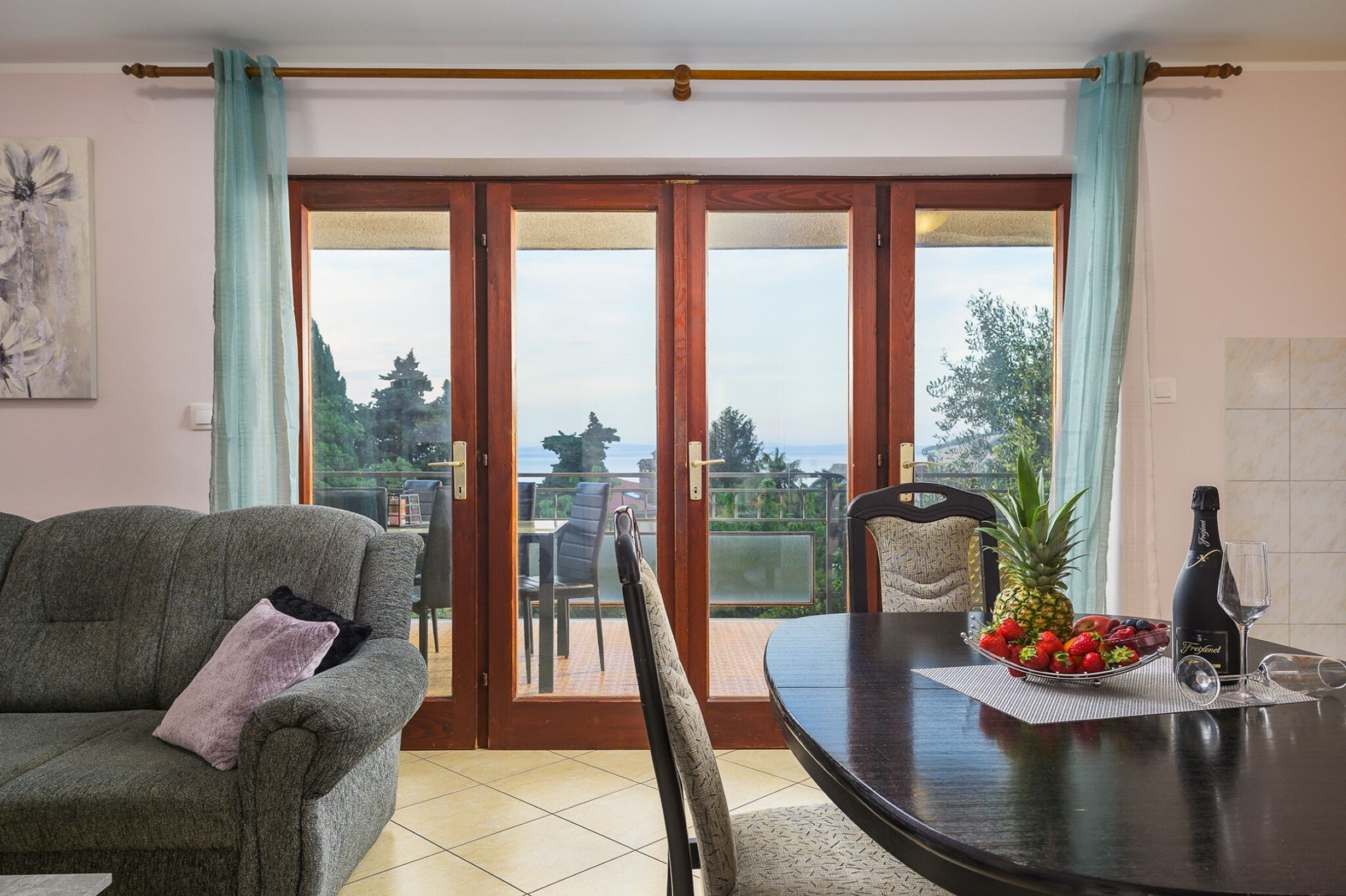 Charming Lovran Apartments with Wonderful Sea View - Two Bedroom Apartment-Wohnzimmer