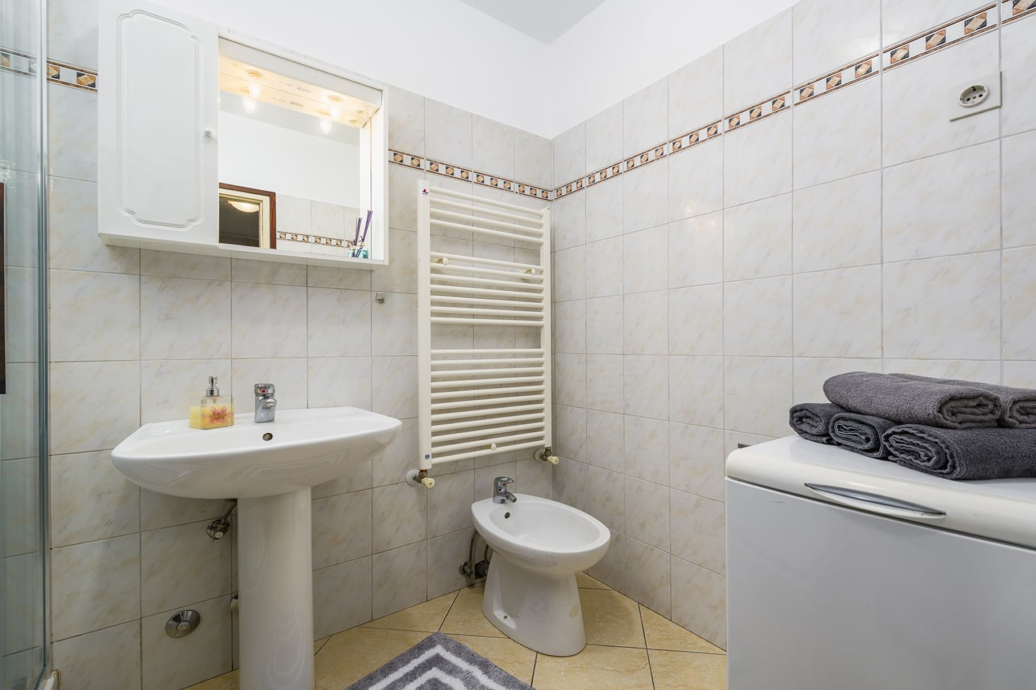Charming Lovran Apartments with Wonderful Sea View - Two Bedroom Apartment-Badezimmer