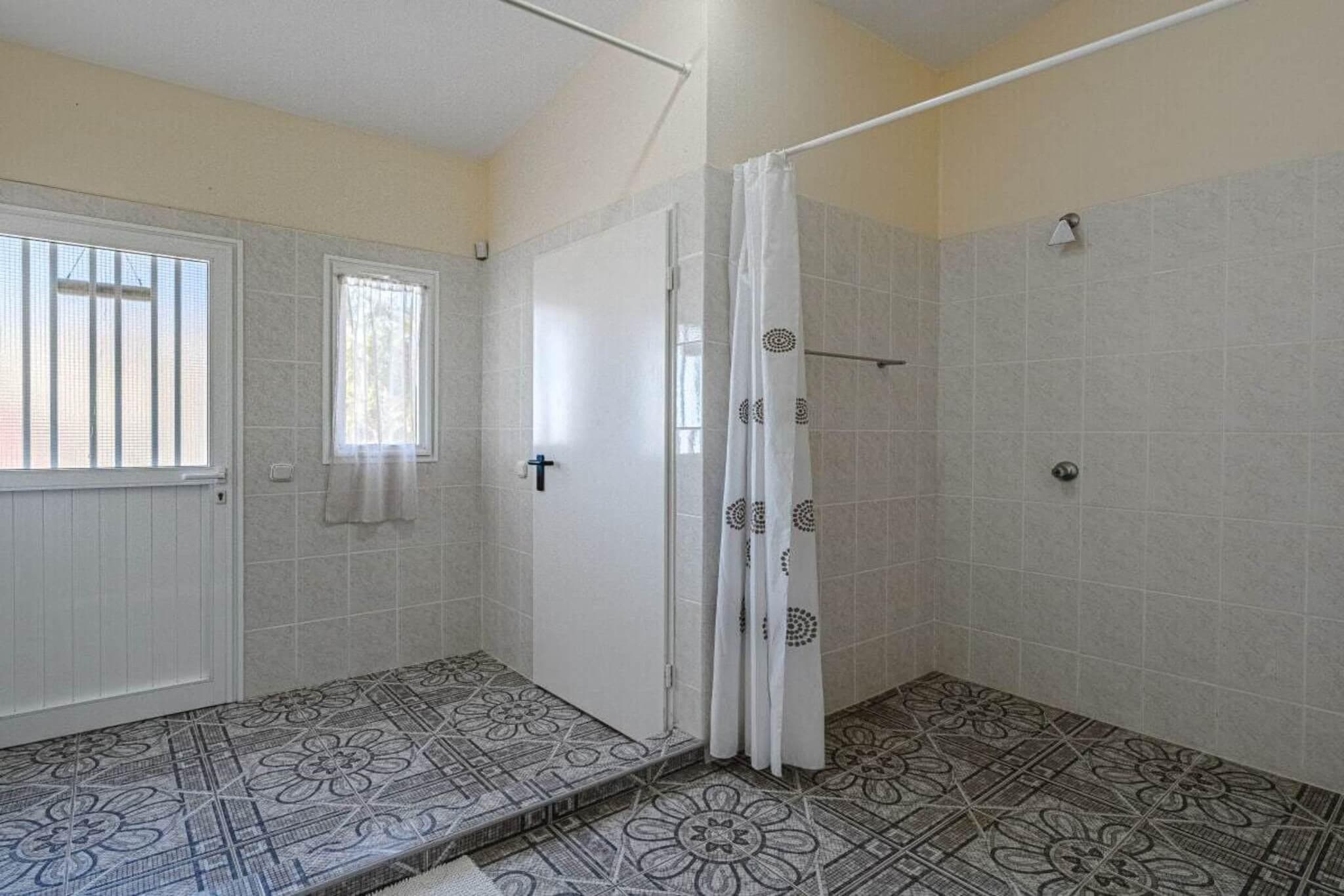 377942-Badkamer