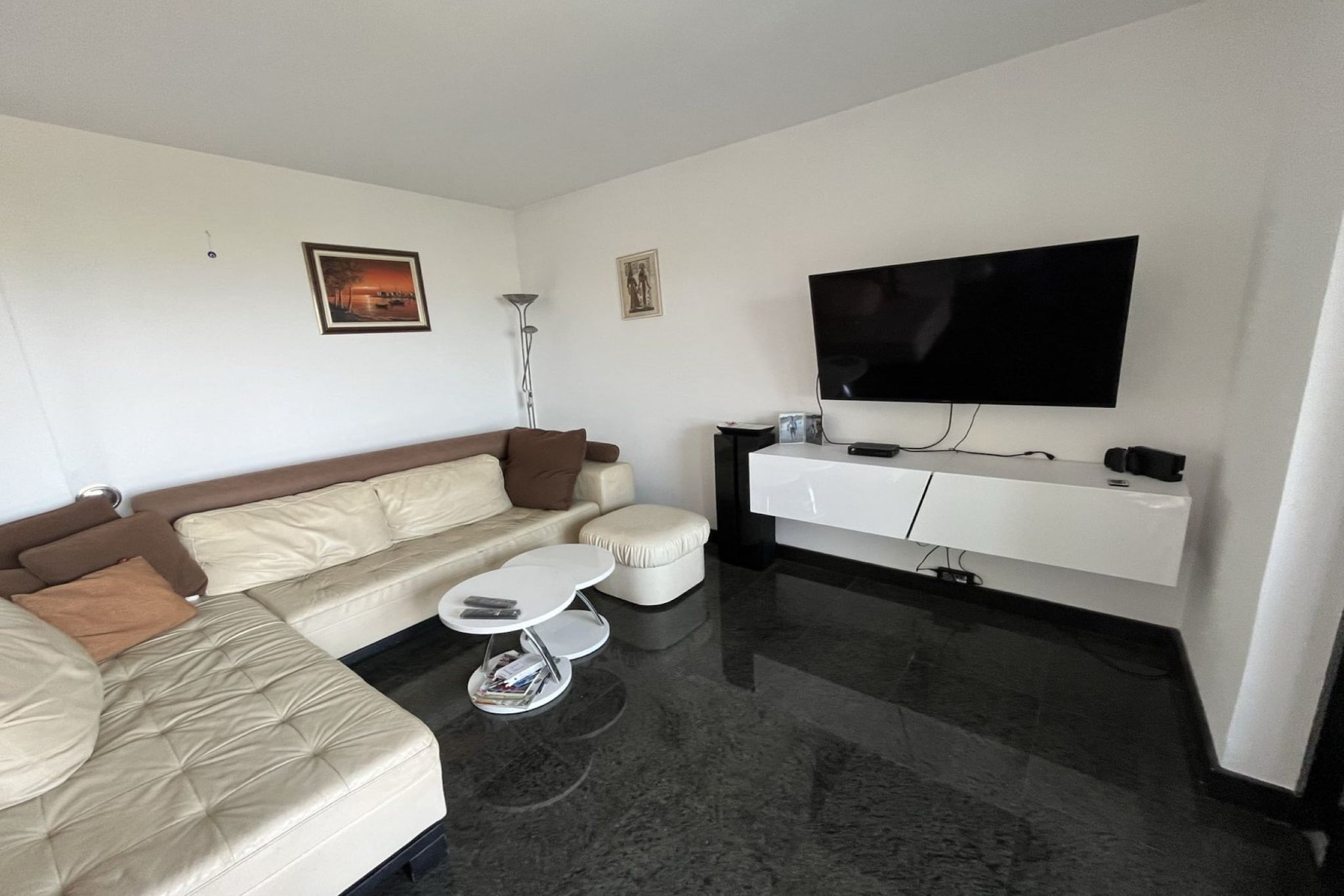 Tranquil Spacious Villa with Private Pool - Five Bedroom Villa with Balconies-Living room