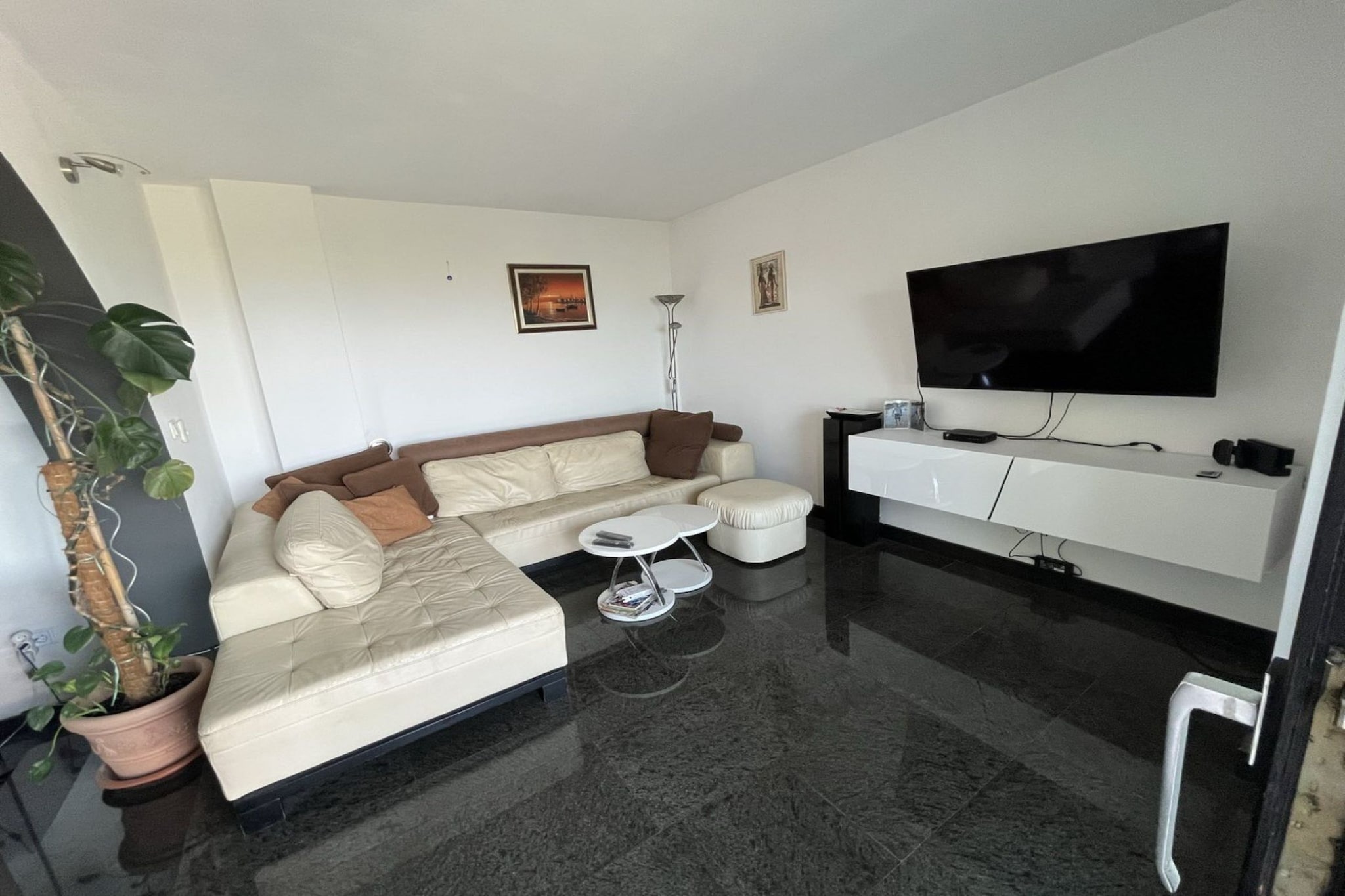 Tranquil Spacious Villa with Private Pool - Five Bedroom Villa with Balconies