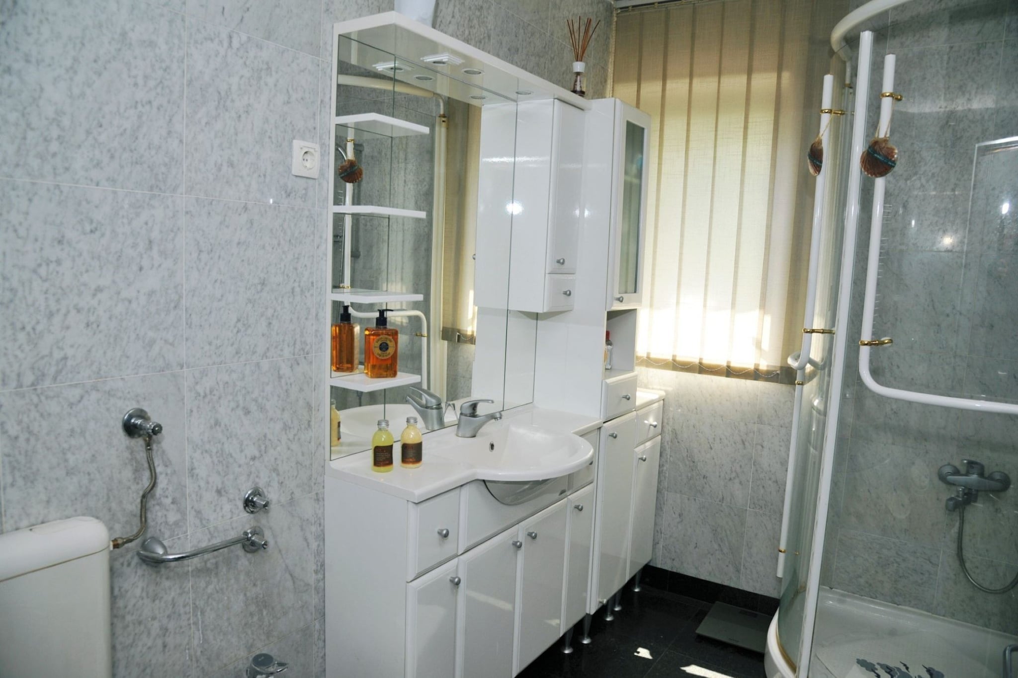 Tranquil Spacious Villa with Private Pool - Five Bedroom Villa with Balconies-Bathroom