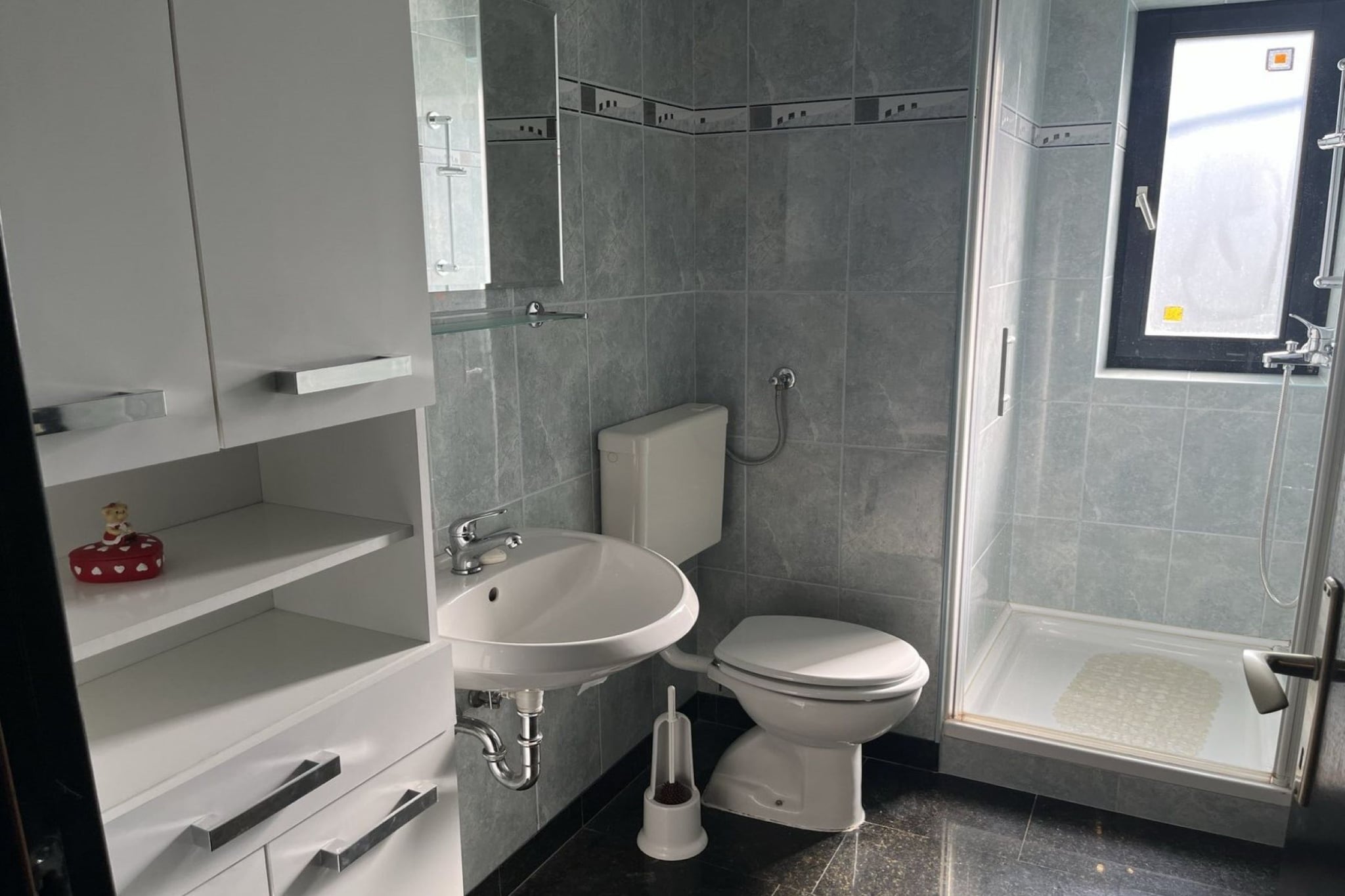 Tranquil Spacious Villa with Private Pool - Five Bedroom Villa with Balconies-Bathroom