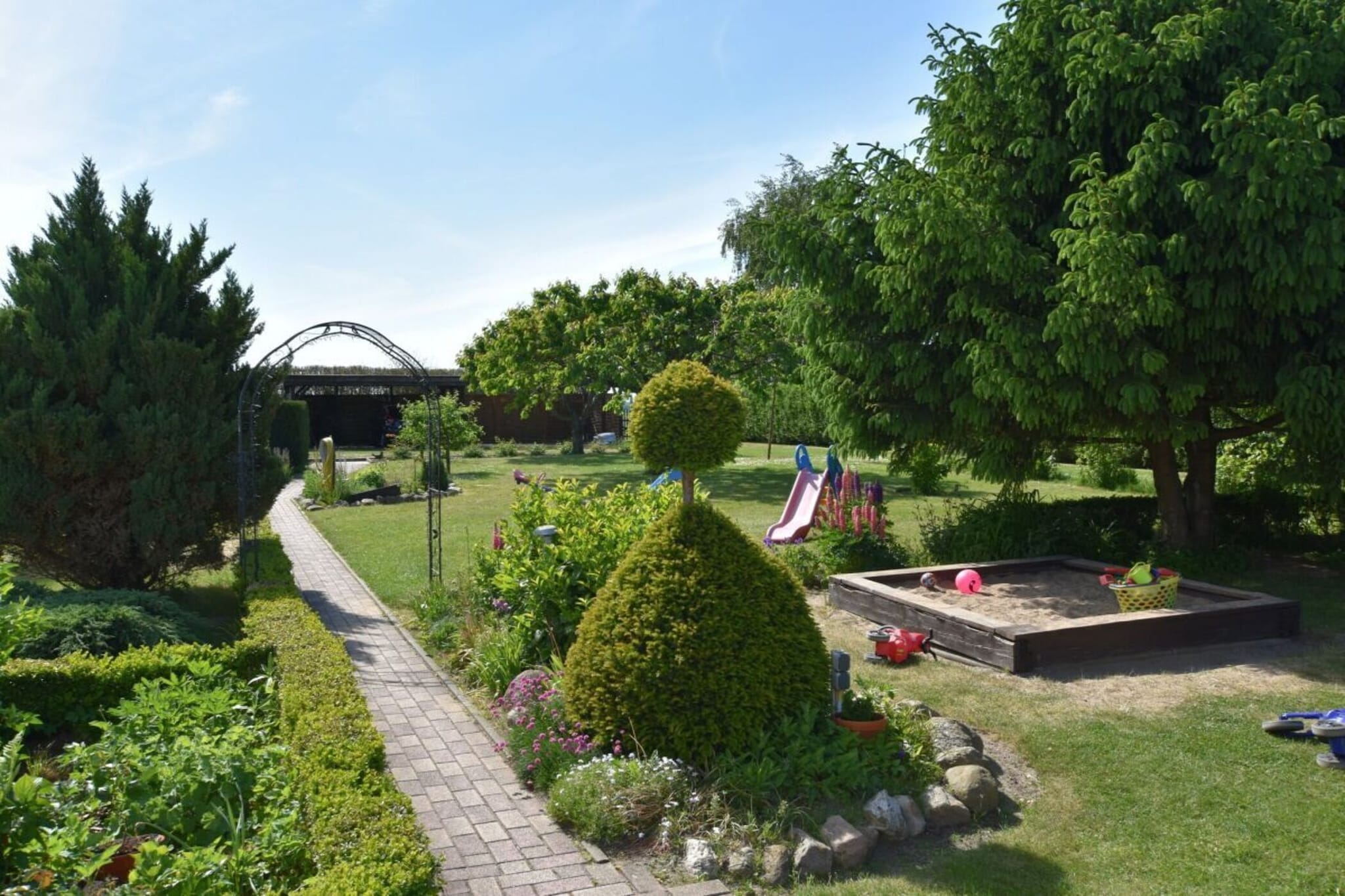 218716-Gardens summer