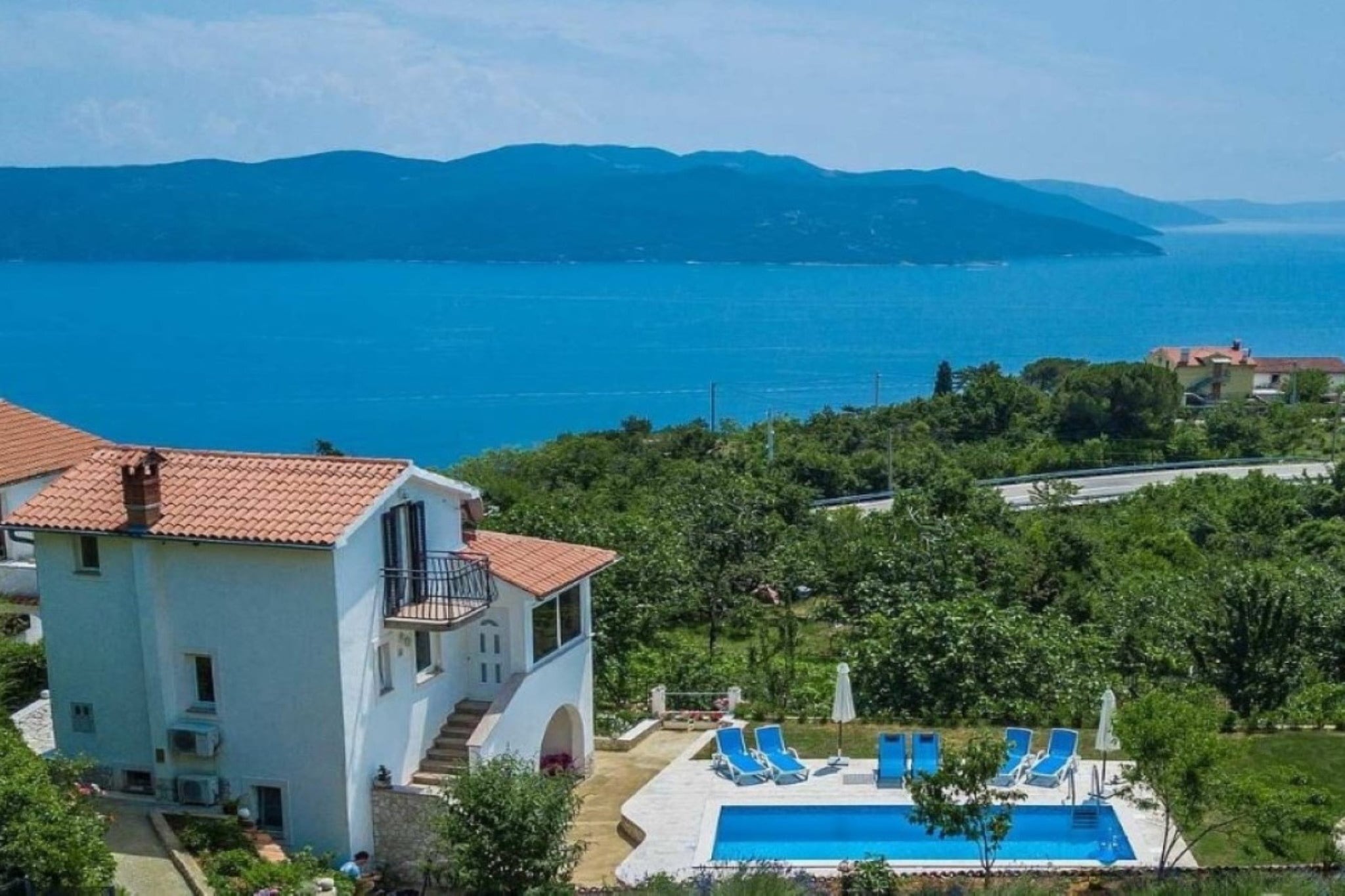 Charming Brsec Apartment with Shared Pool - One Bedroom Apartment with Pool
