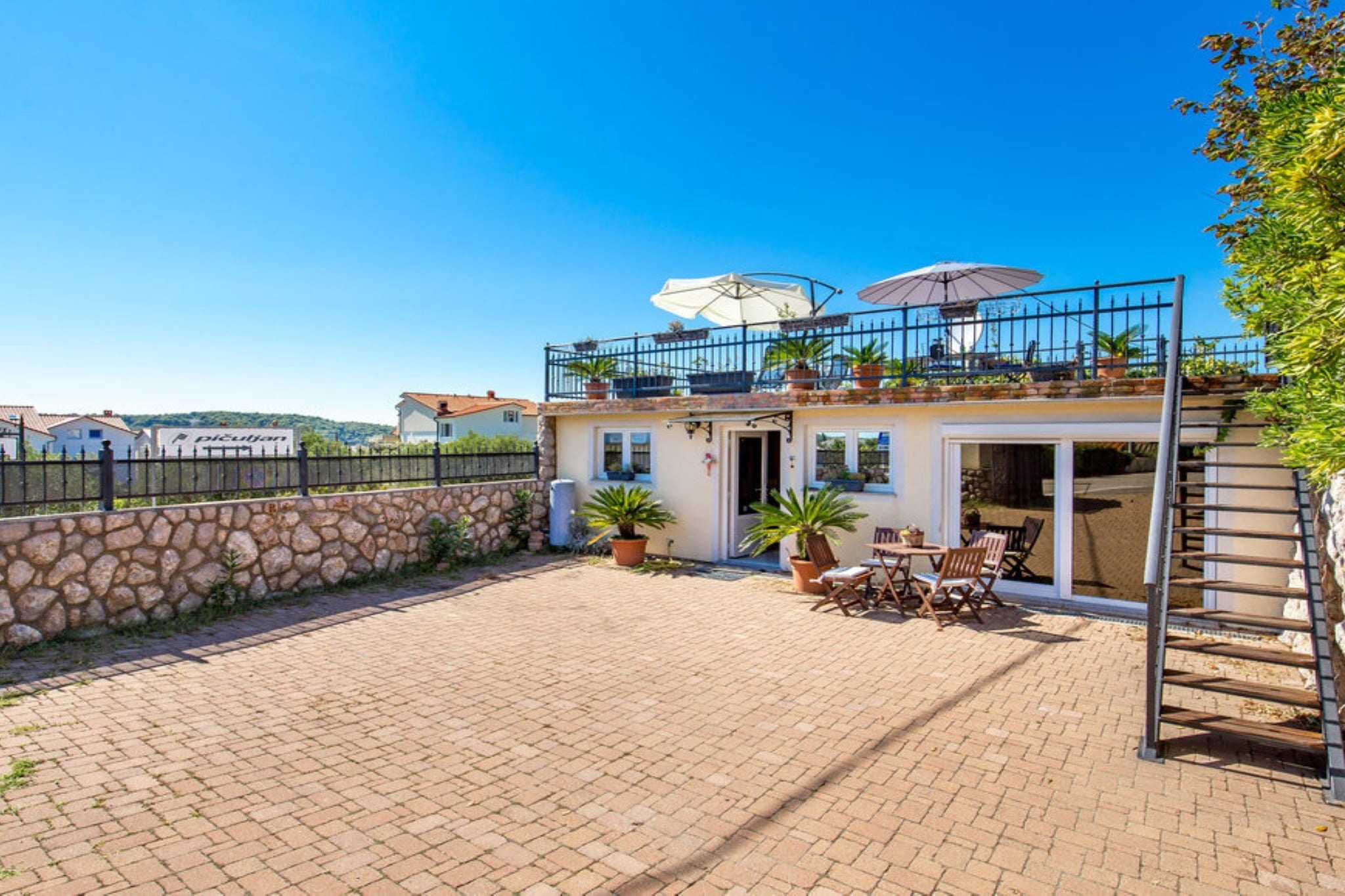 Luxury Rab Apartment with Terrace - One Bedroom Apartment with Terrace-Terras
