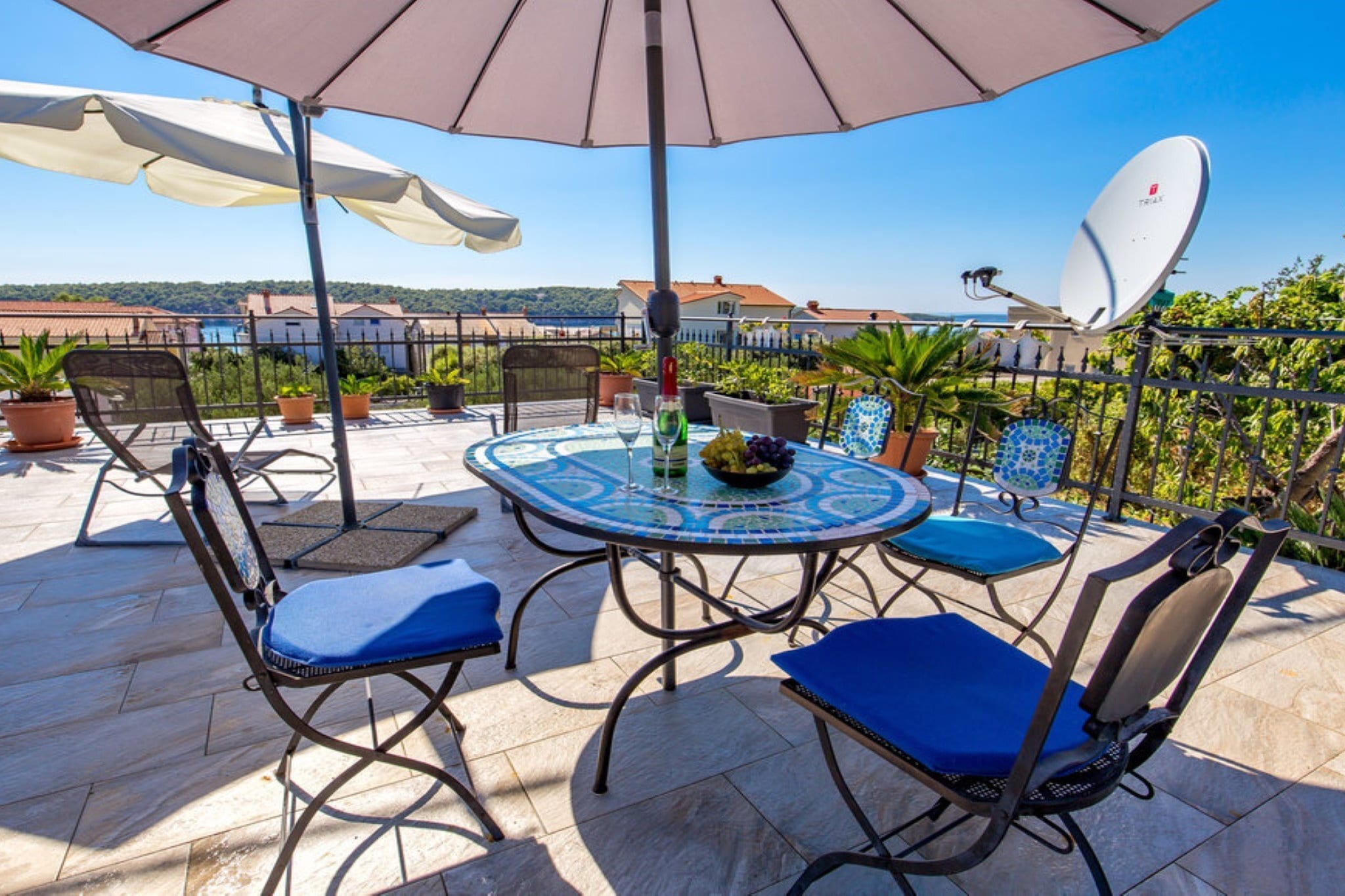 Luxury Rab Apartment with Terrace - One Bedroom Apartment with Terrace-Terras