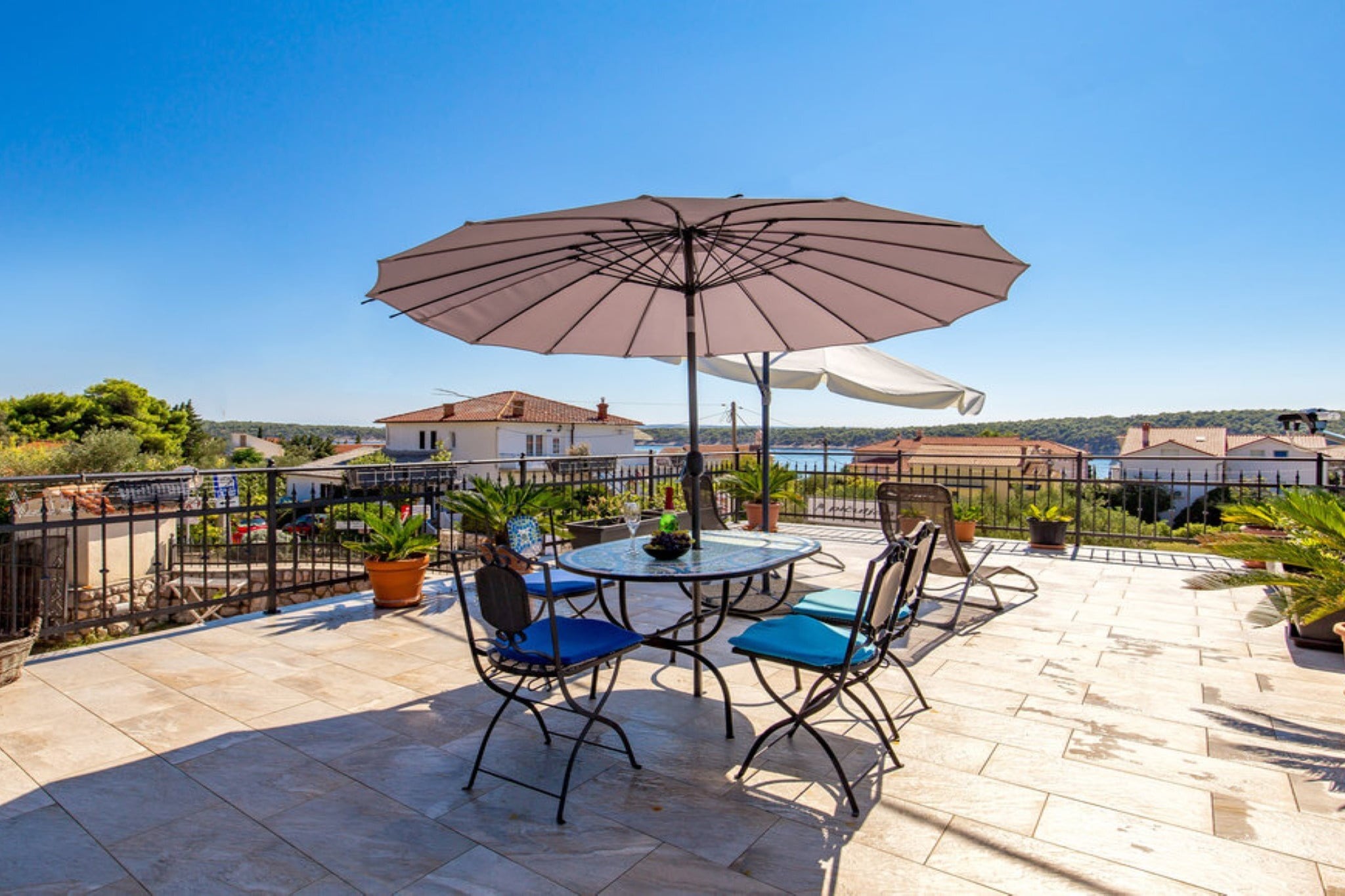 Luxury Rab Apartment with Terrace - One Bedroom Apartment with Terrace-Terras